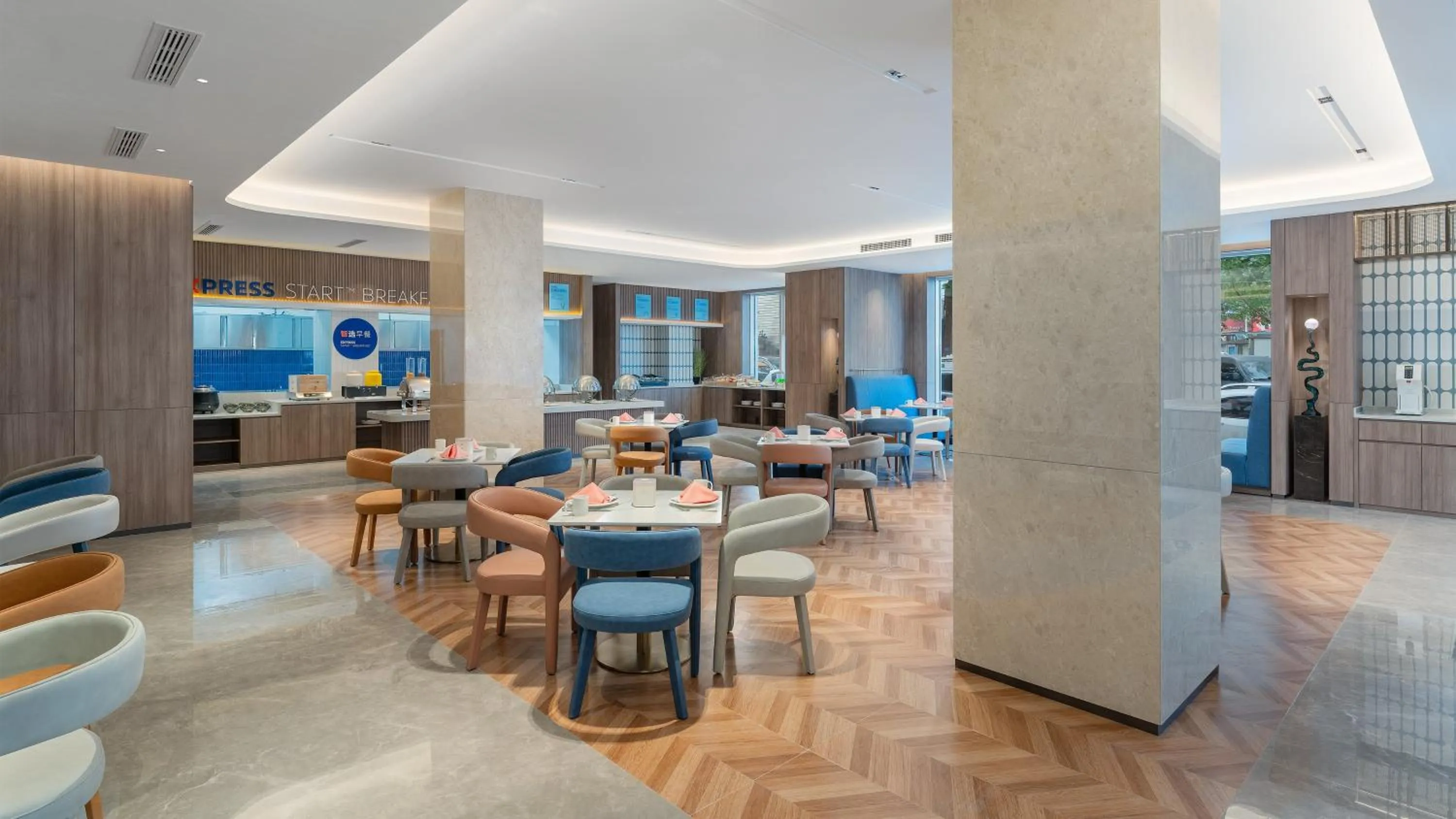 Restaurant/places to eat in Holiday Inn Express Qingdao Shibei by IHG