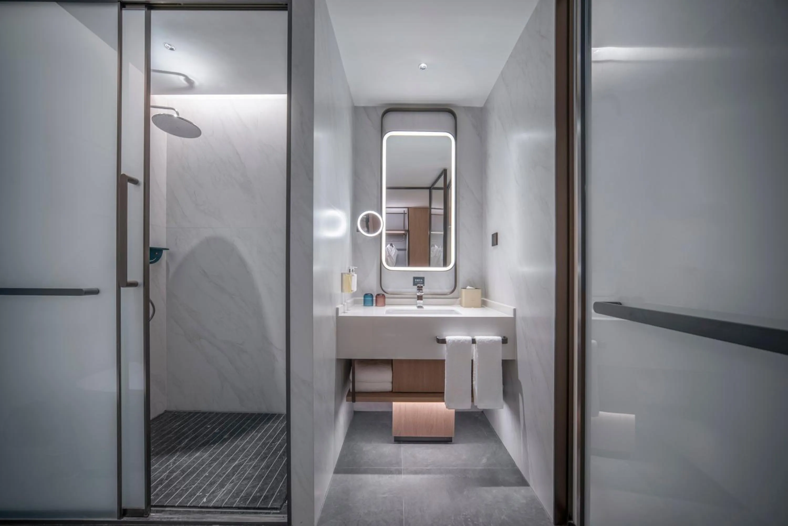 Photo of the whole room in Holiday Inn Express Qingdao Shibei by IHG