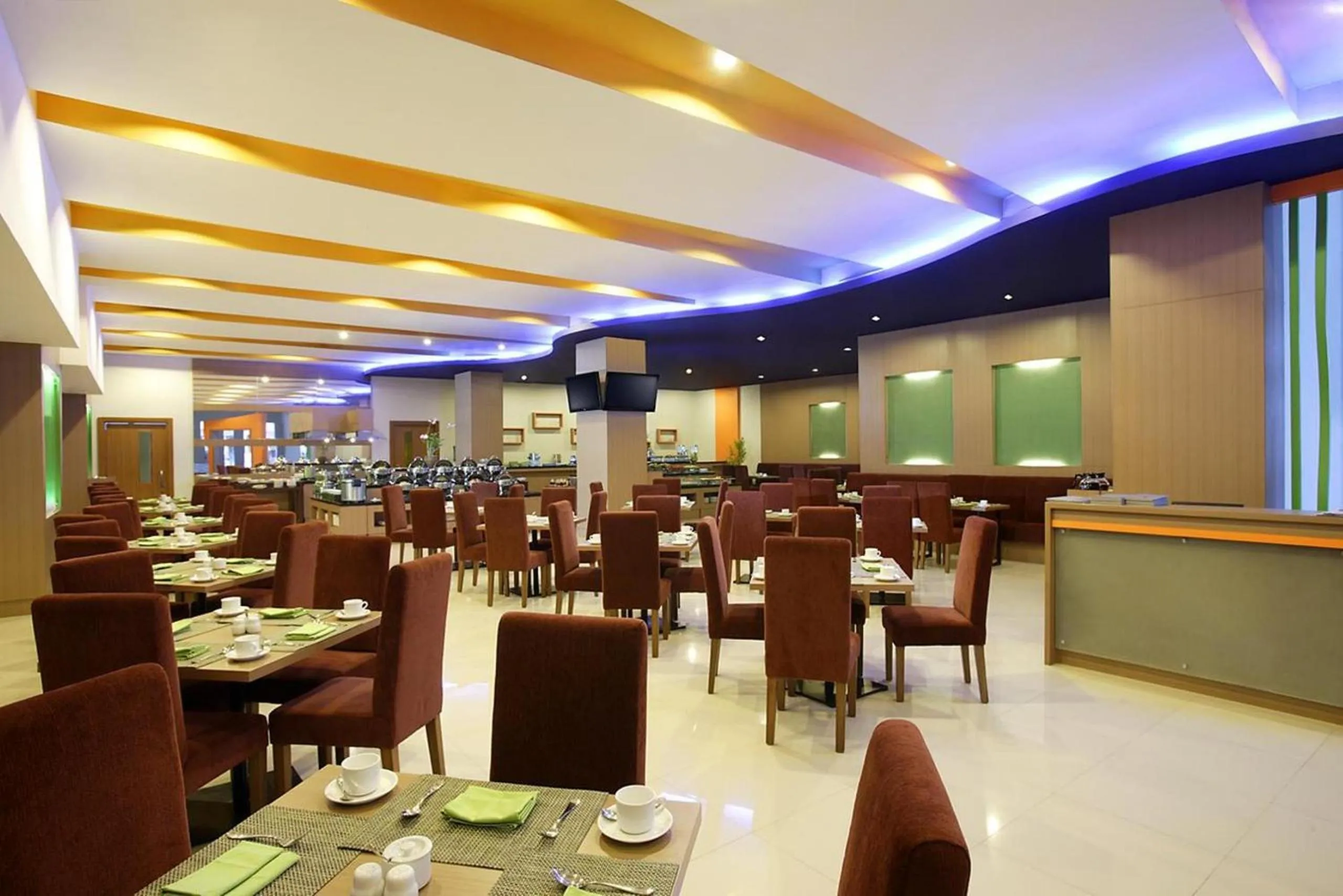 Restaurant/places to eat in Hotel Santika Palu