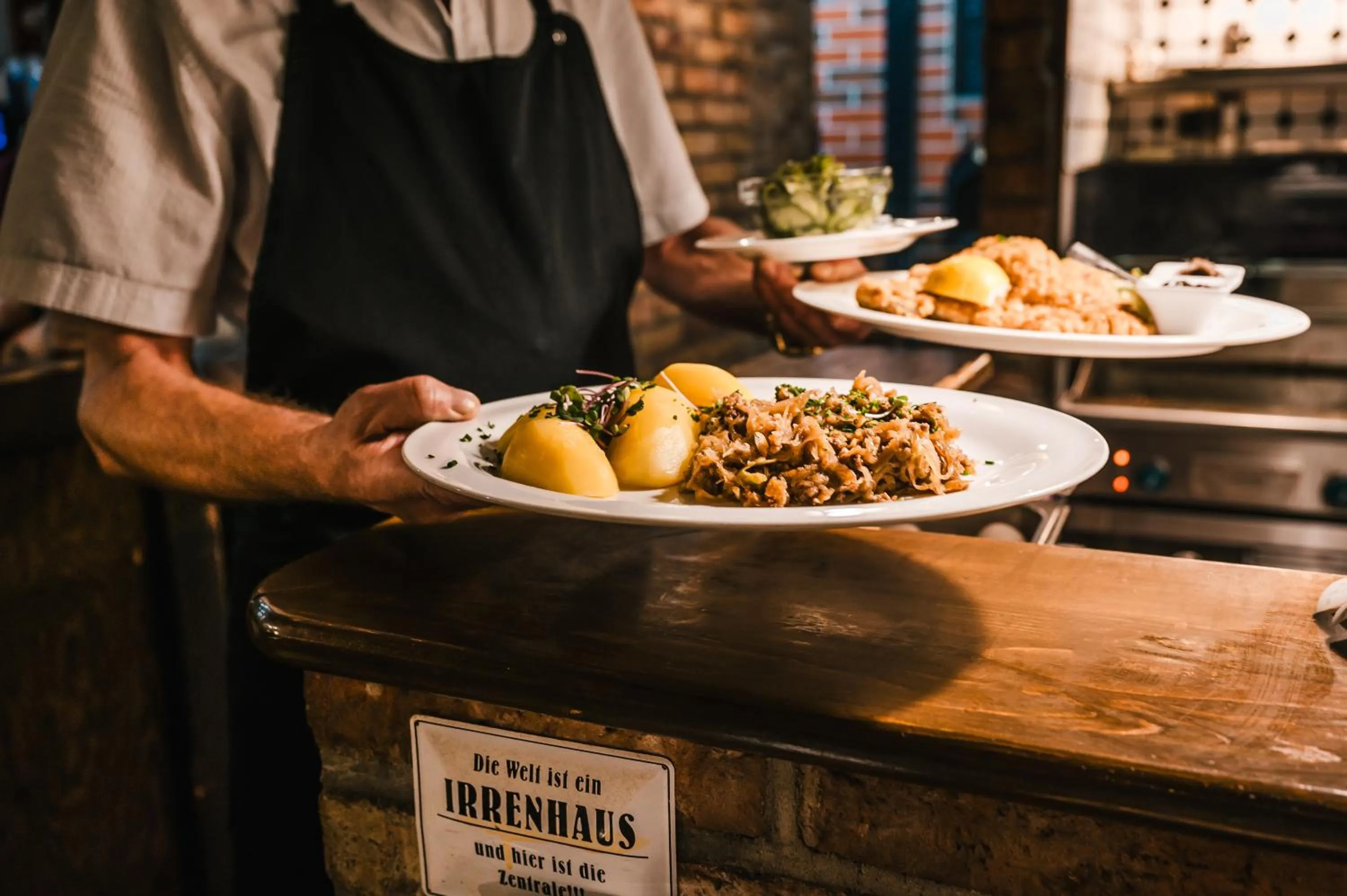 Restaurant/places to eat in Oma's Küche & Quartier