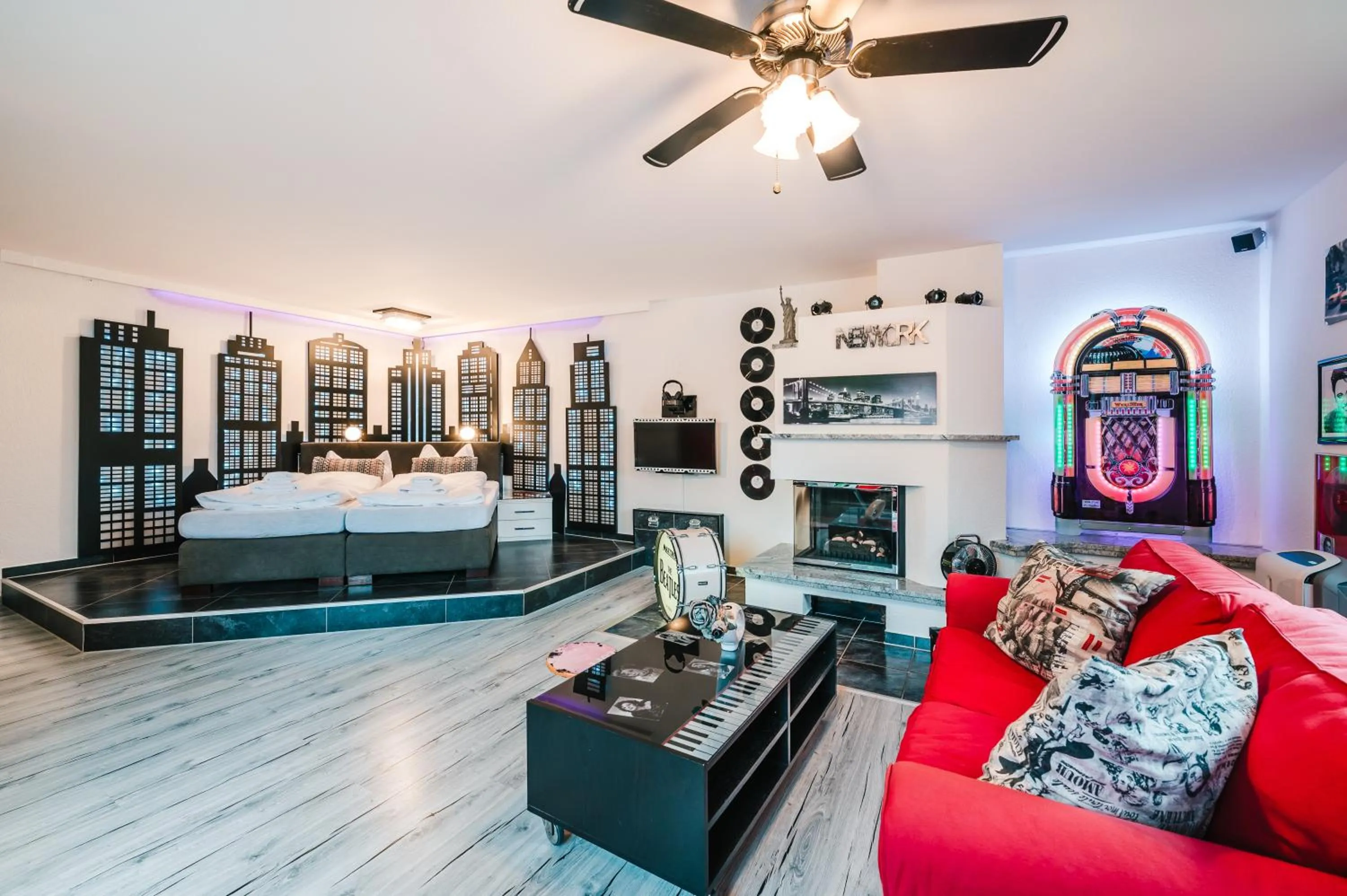 Bed in Oma's Küche & Quartier