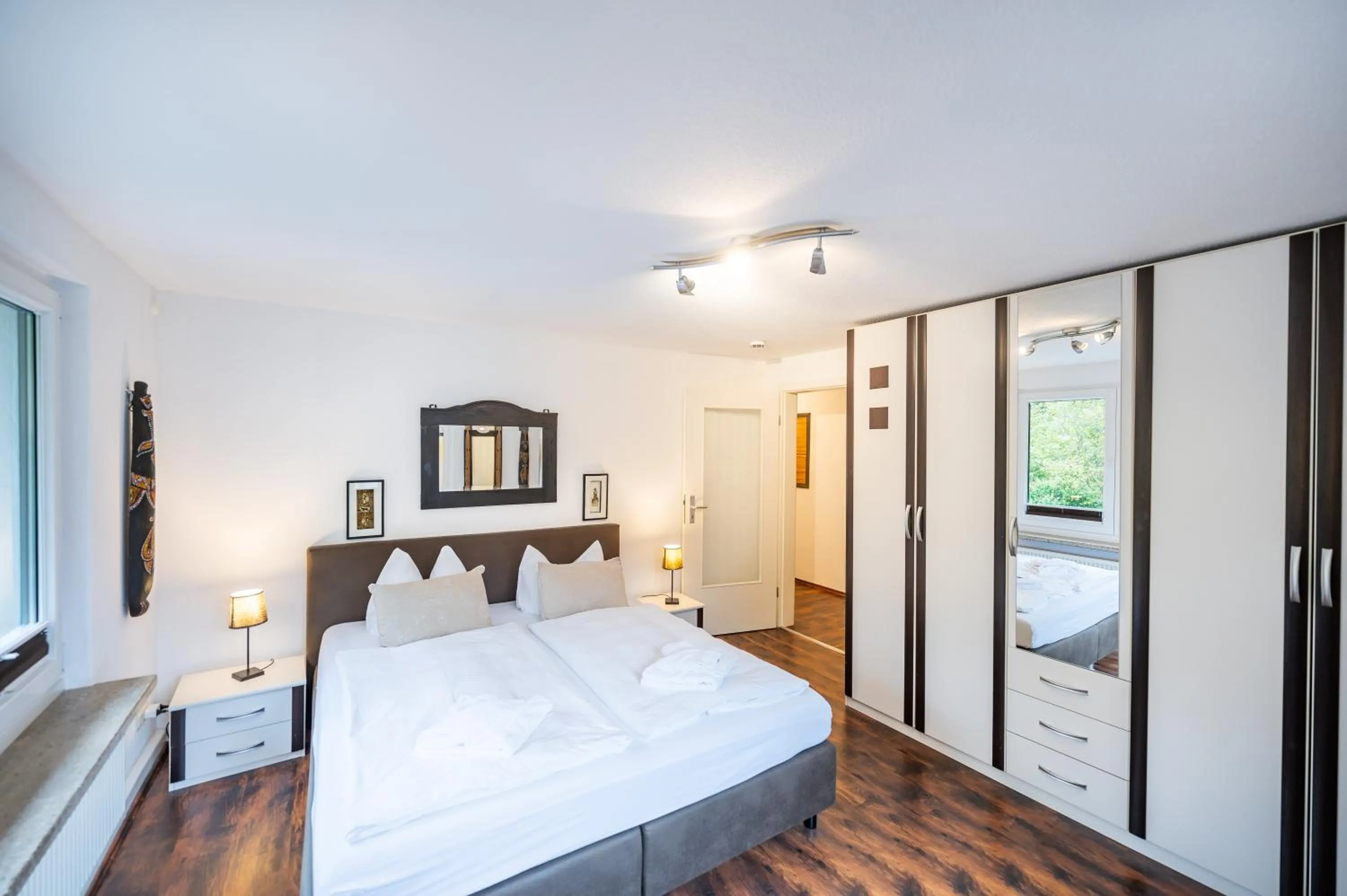 Photo of the whole room, Bed in Oma's Küche & Quartier