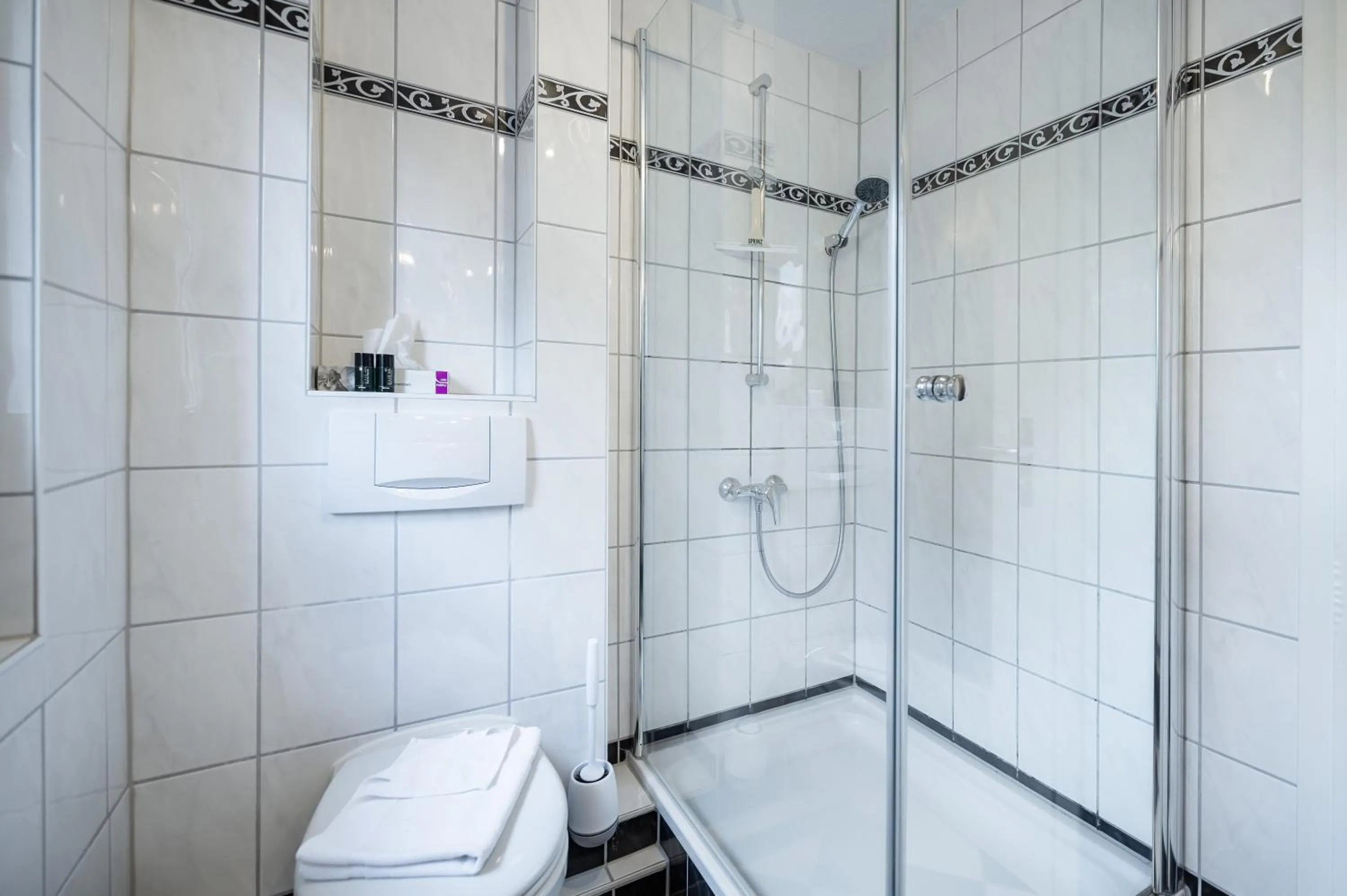 Shower in Oma's Küche & Quartier