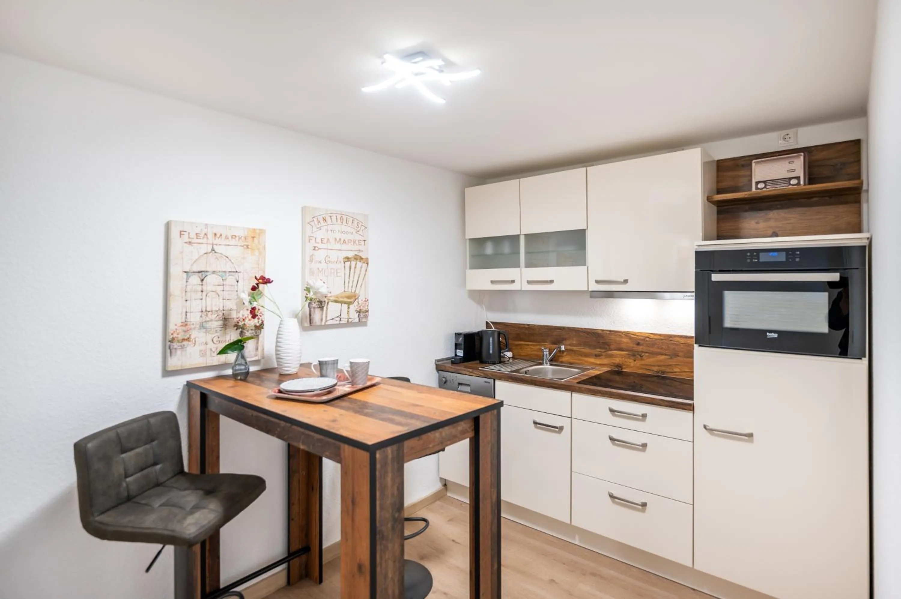 Photo of the whole room in Oma's Küche & Quartier