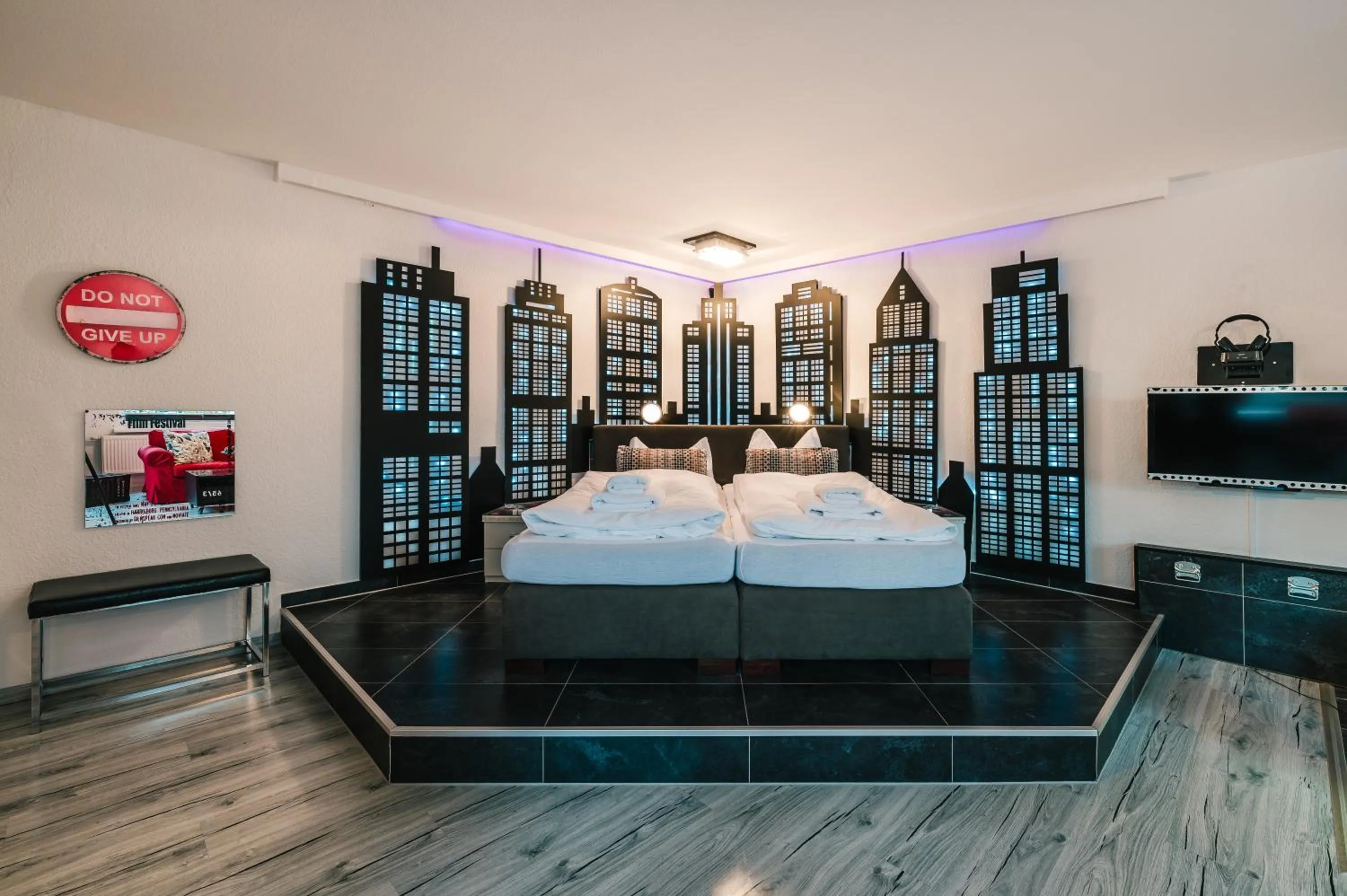 Bed in Oma's Küche & Quartier