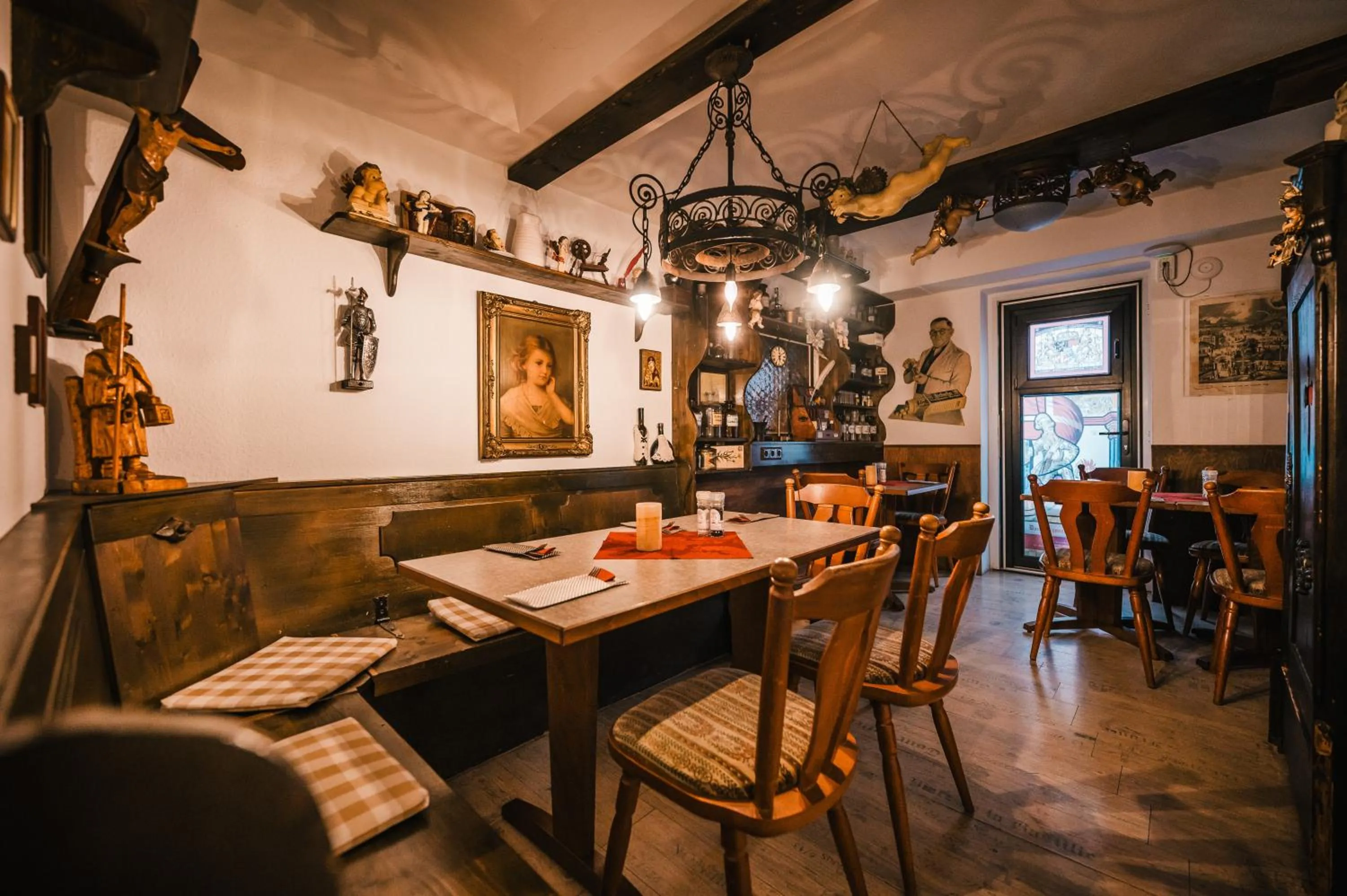 Restaurant/places to eat in Oma's Küche & Quartier