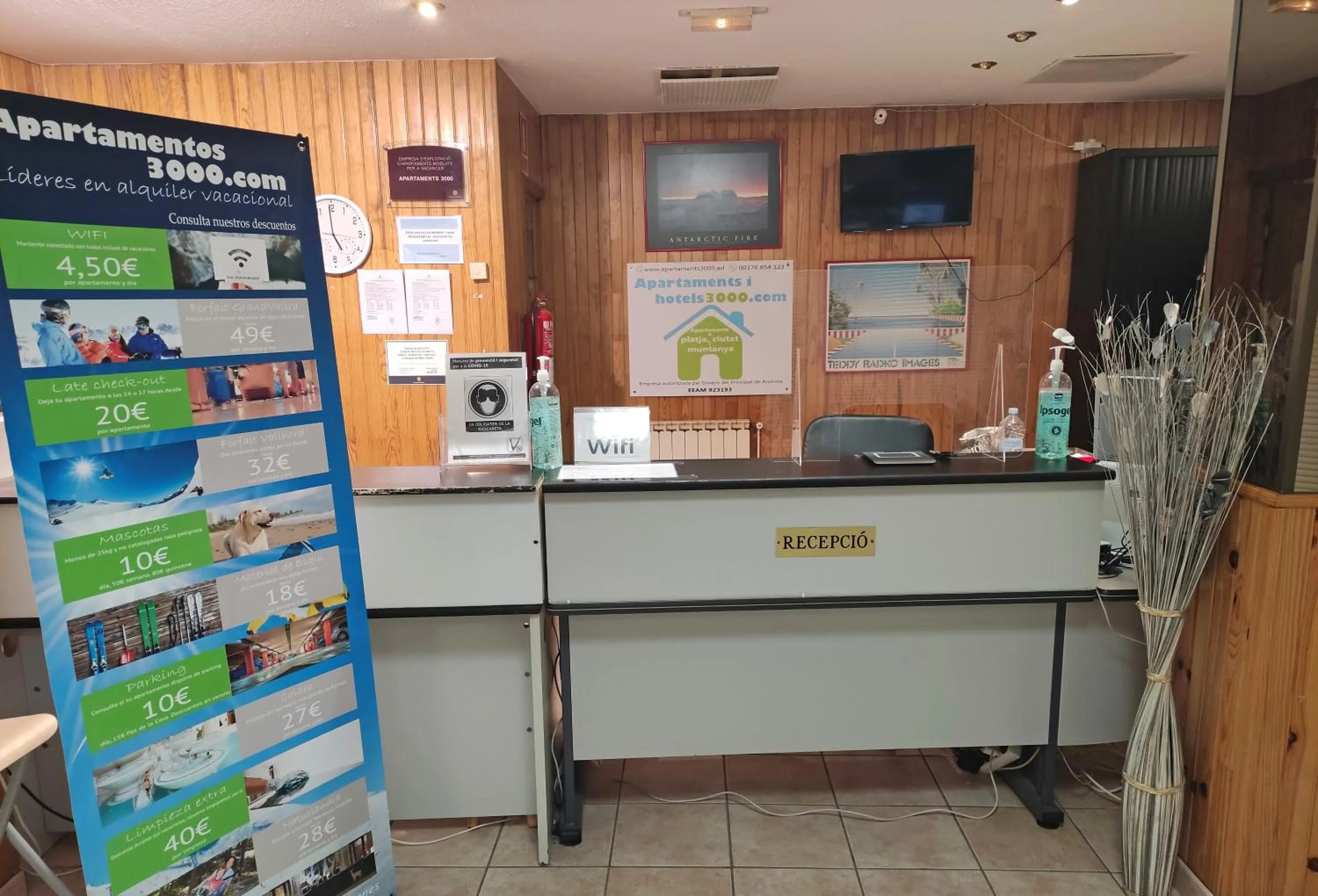 Lobby or reception in Apartamentos Paradis Blanc 3000
