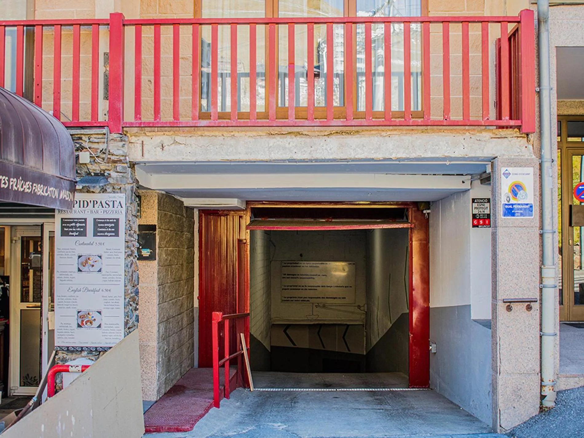 Property building in Apartamentos Paradis Blanc 3000