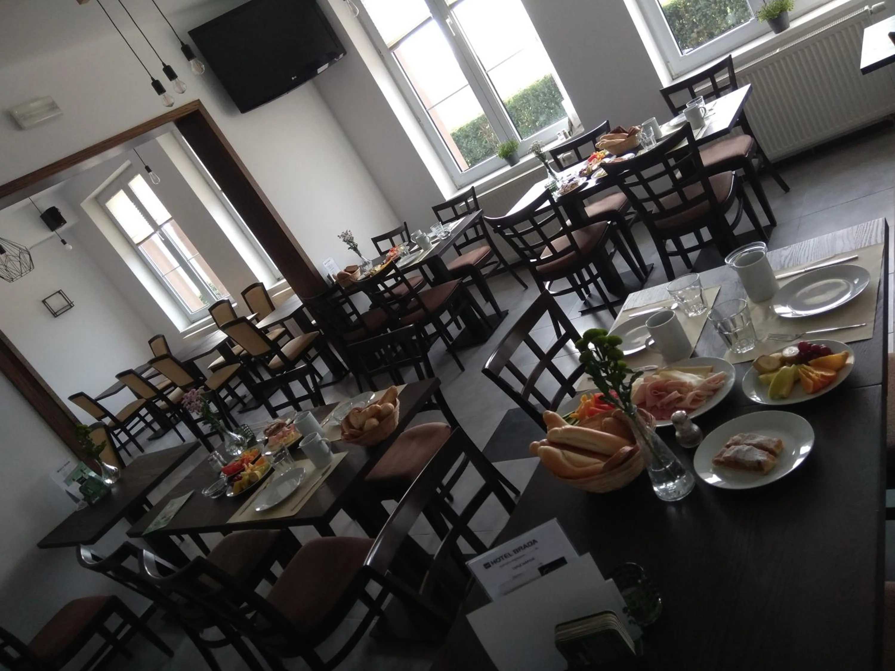 Restaurant/places to eat in Hotel BRADA
