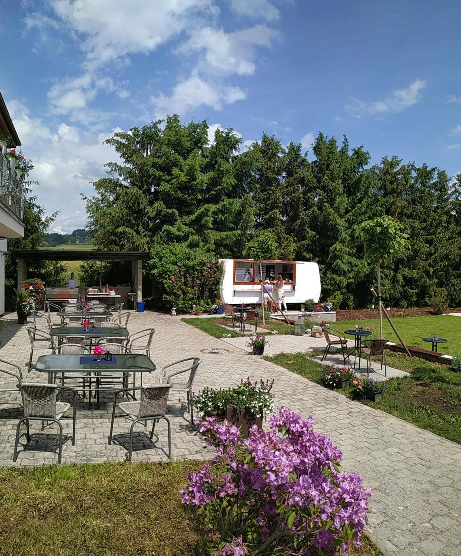 Restaurant/places to eat in Hotel BRADA
