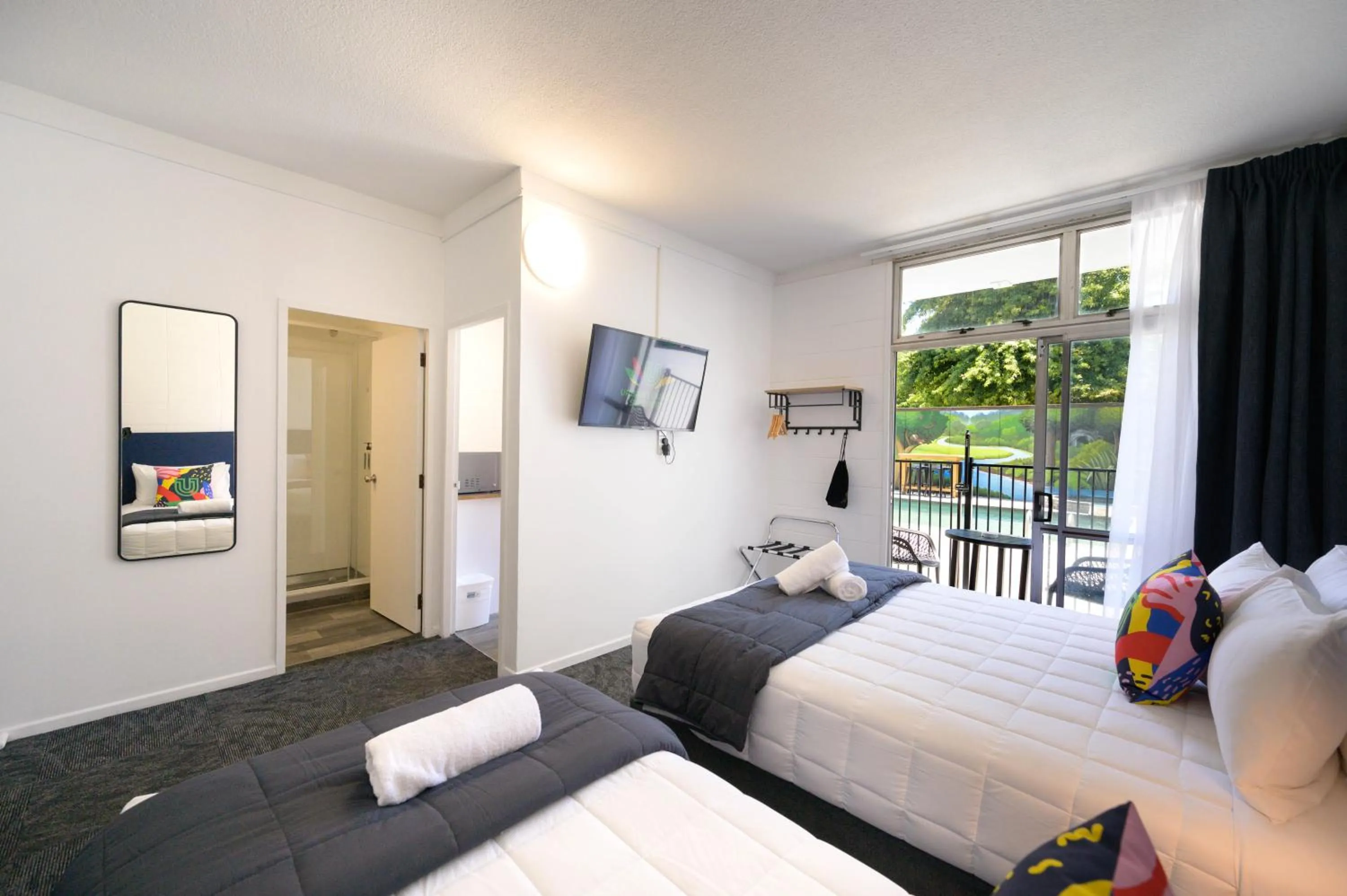 Photo of the whole room, Bed in Urban Lounge Sleepery, SureStay Collection by BW