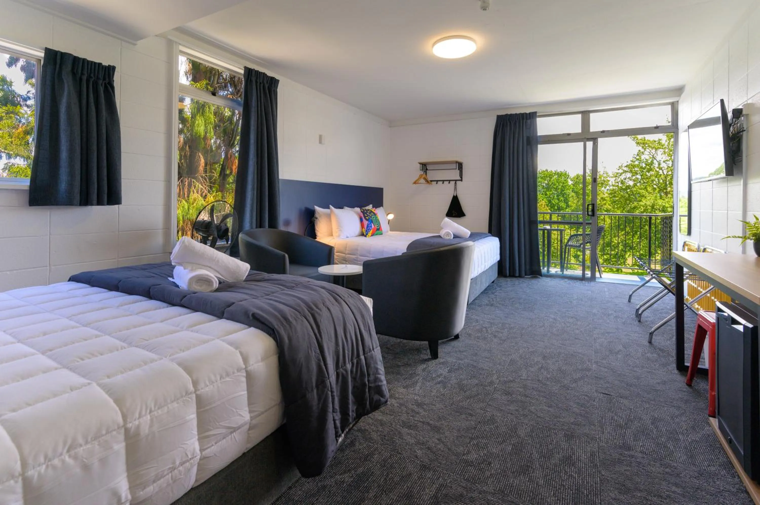 Photo of the whole room, Bed in Urban Lounge Sleepery, SureStay Collection by BW