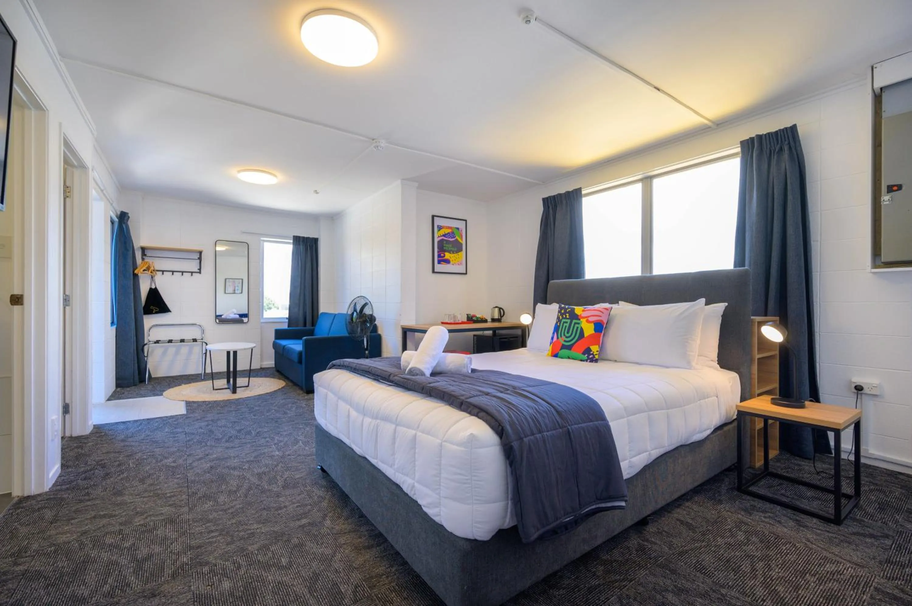 Photo of the whole room, Bed in Urban Lounge Sleepery, SureStay Collection by BW