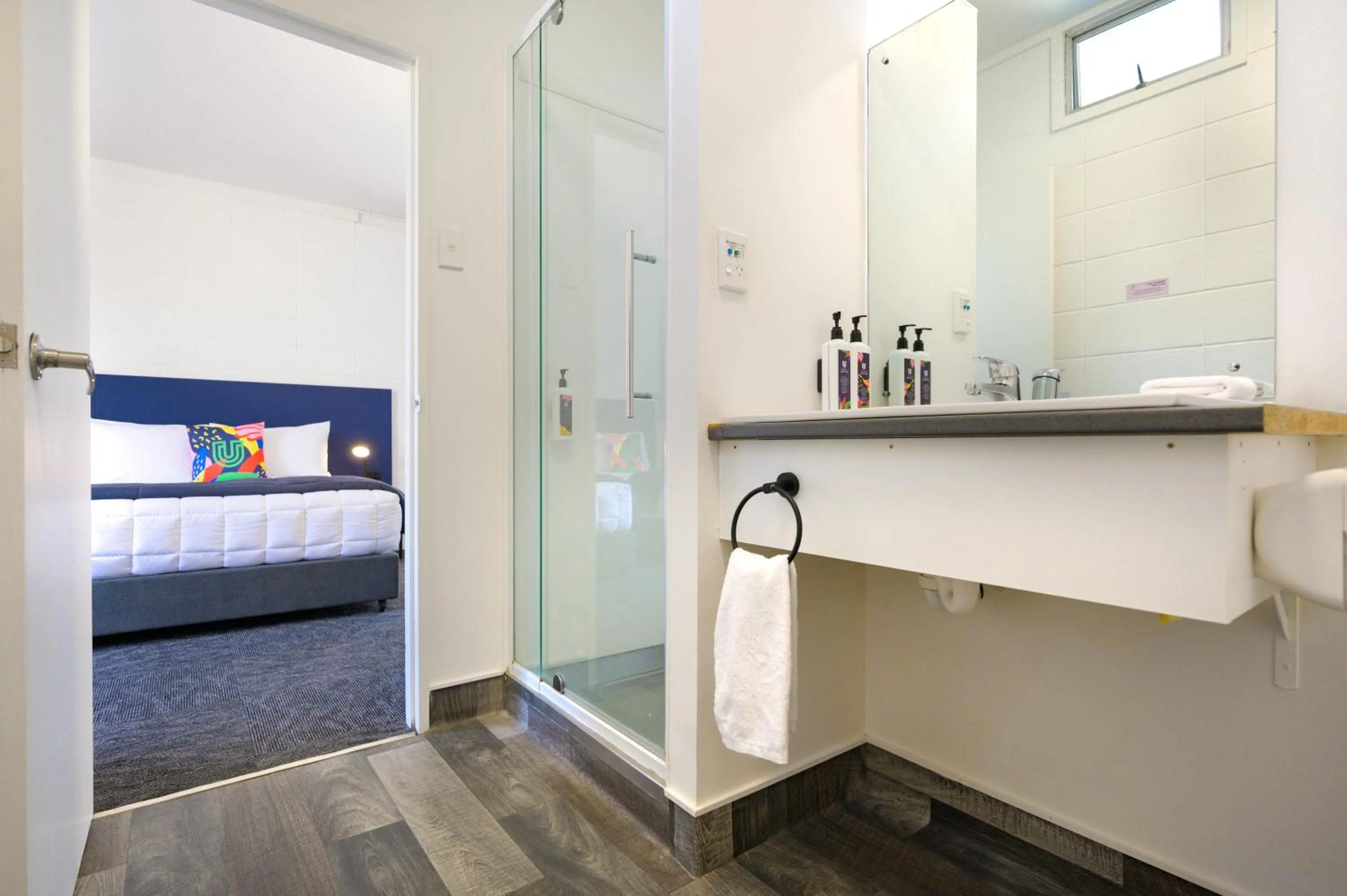 Bathroom, Bed in Urban Lounge Sleepery, SureStay Collection by BW