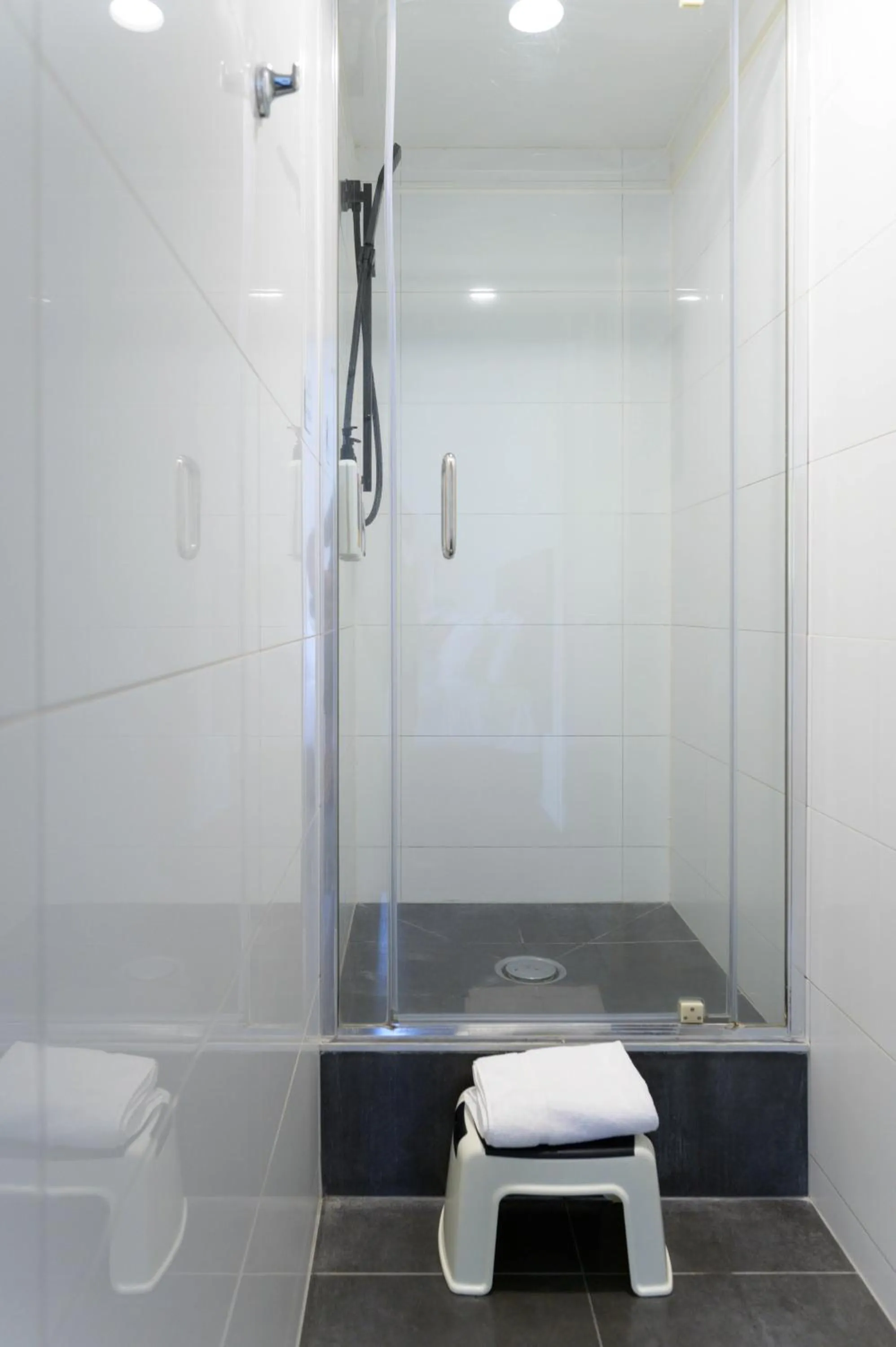 Shower in Urban Lounge Sleepery, SureStay Collection by BW