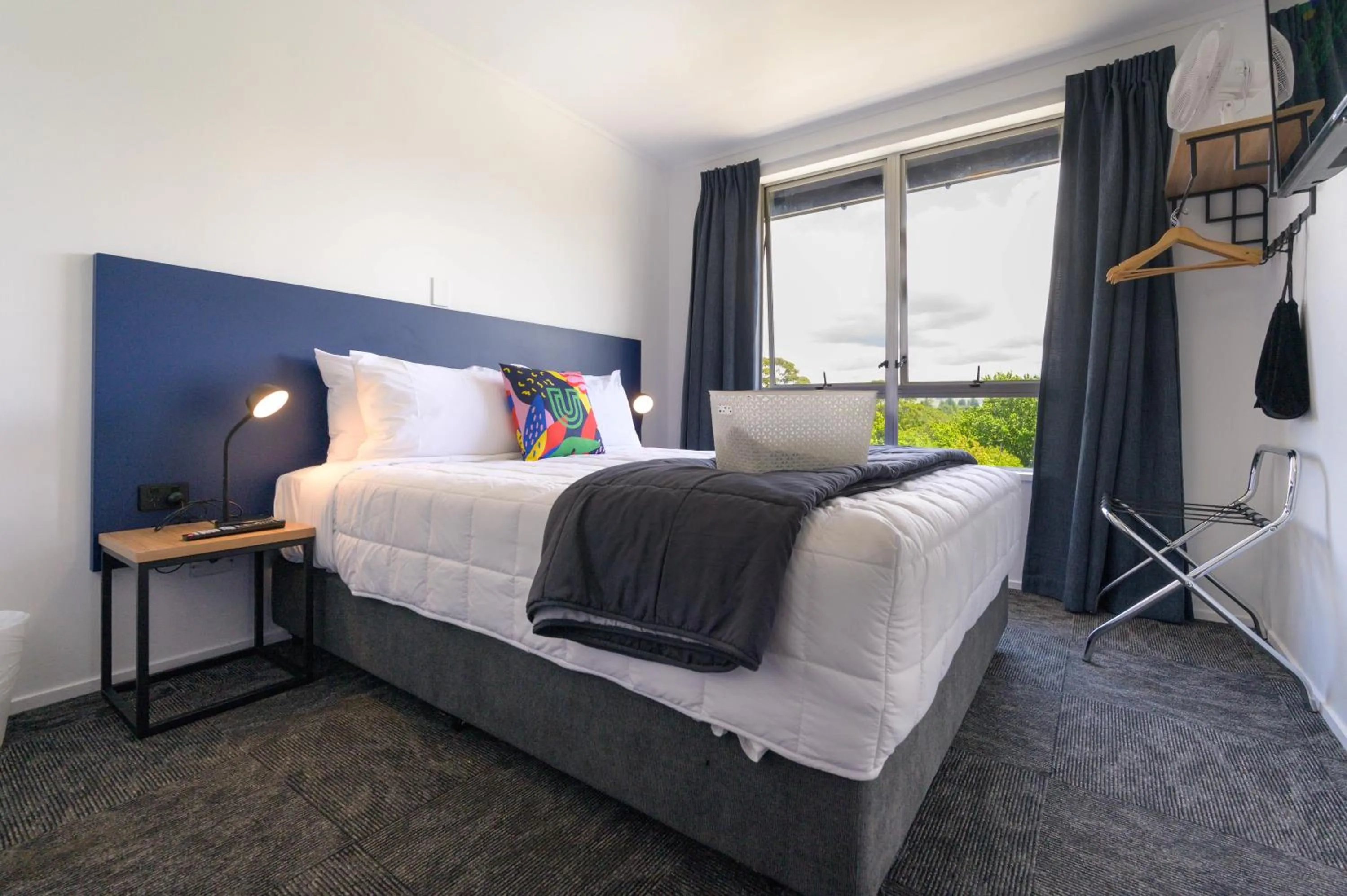 Photo of the whole room, Bed in Urban Lounge Sleepery, SureStay Collection by BW