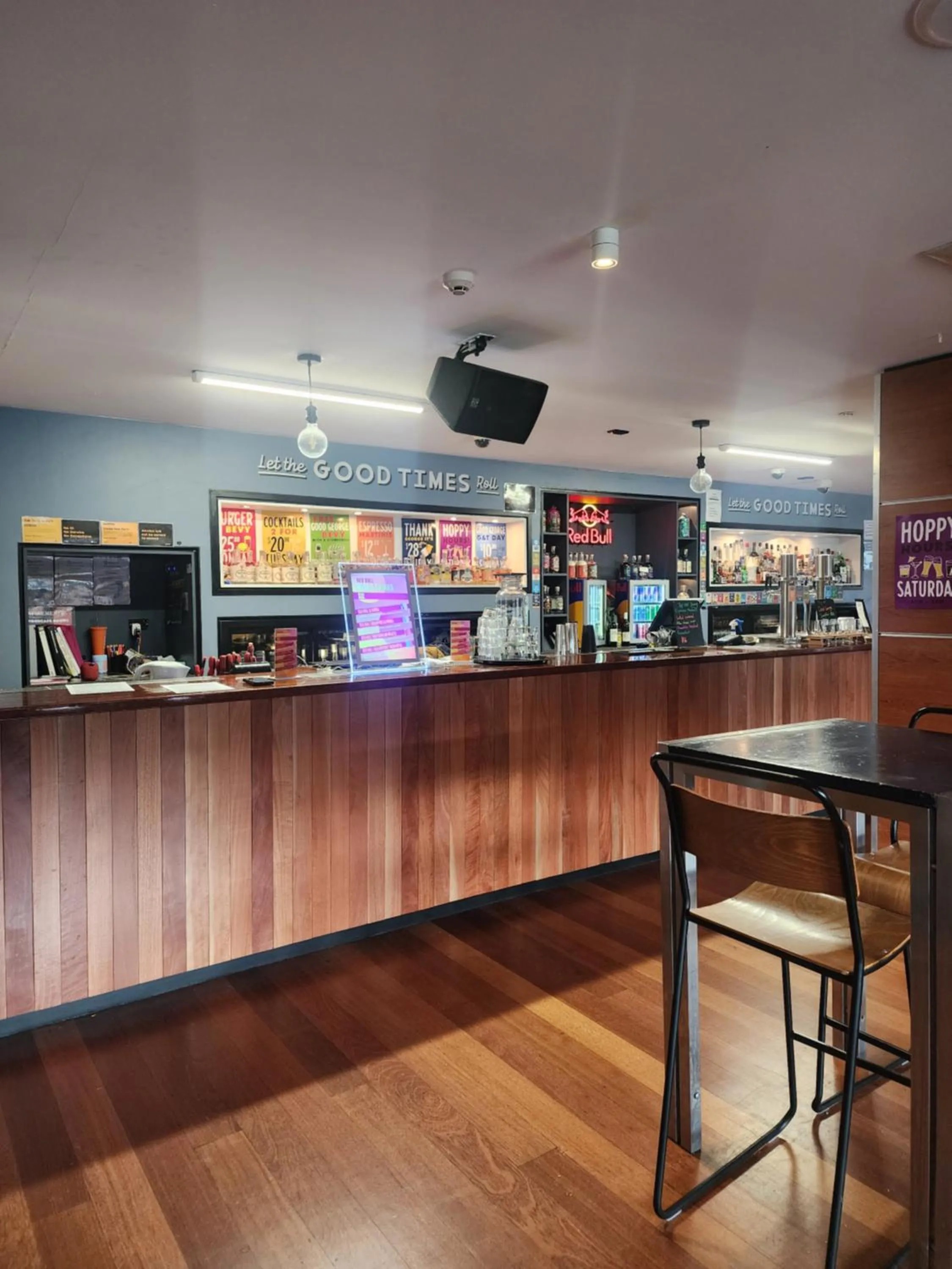 Lounge or bar in Based by the Lake