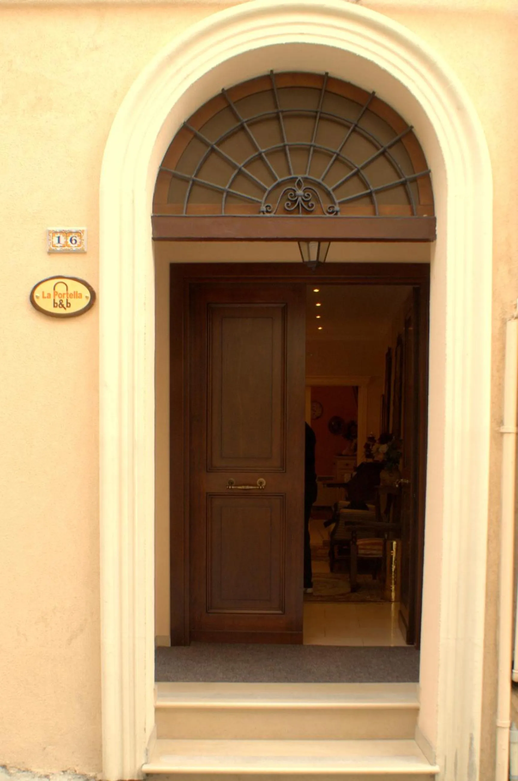 Facade/entrance in La Portella