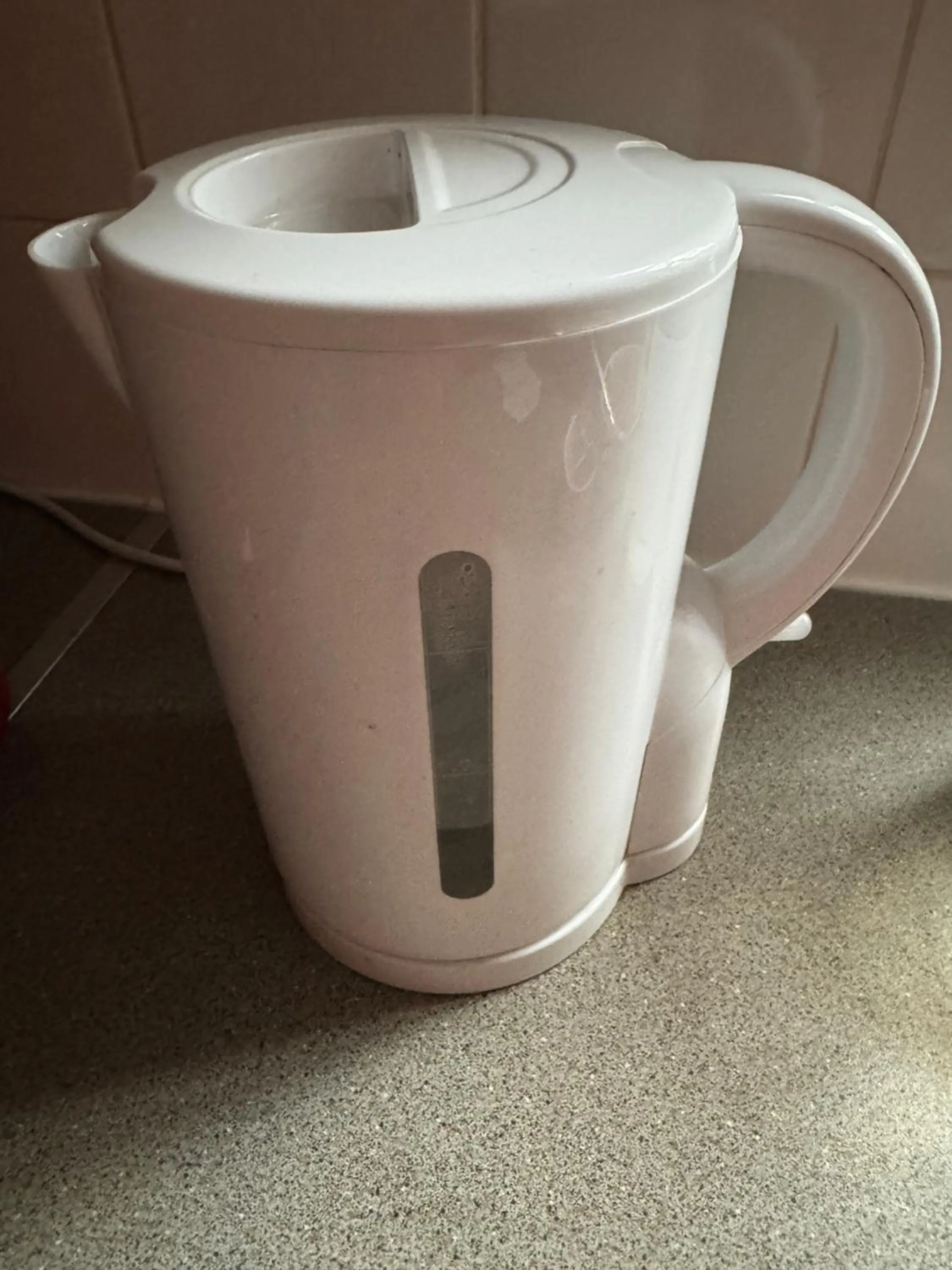 Coffee/tea facilities in Breakers Guest House