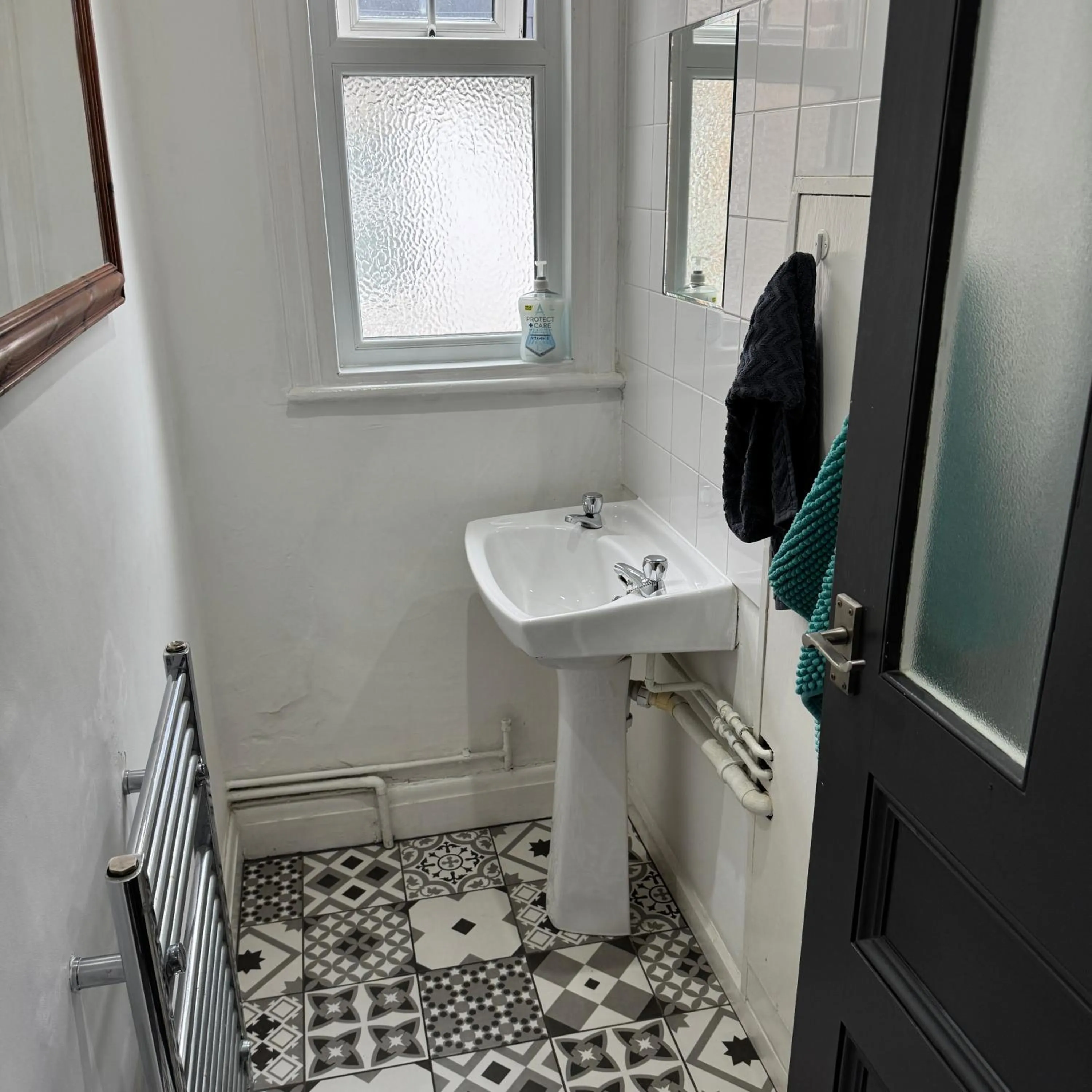 Bathroom in Breakers Guest House