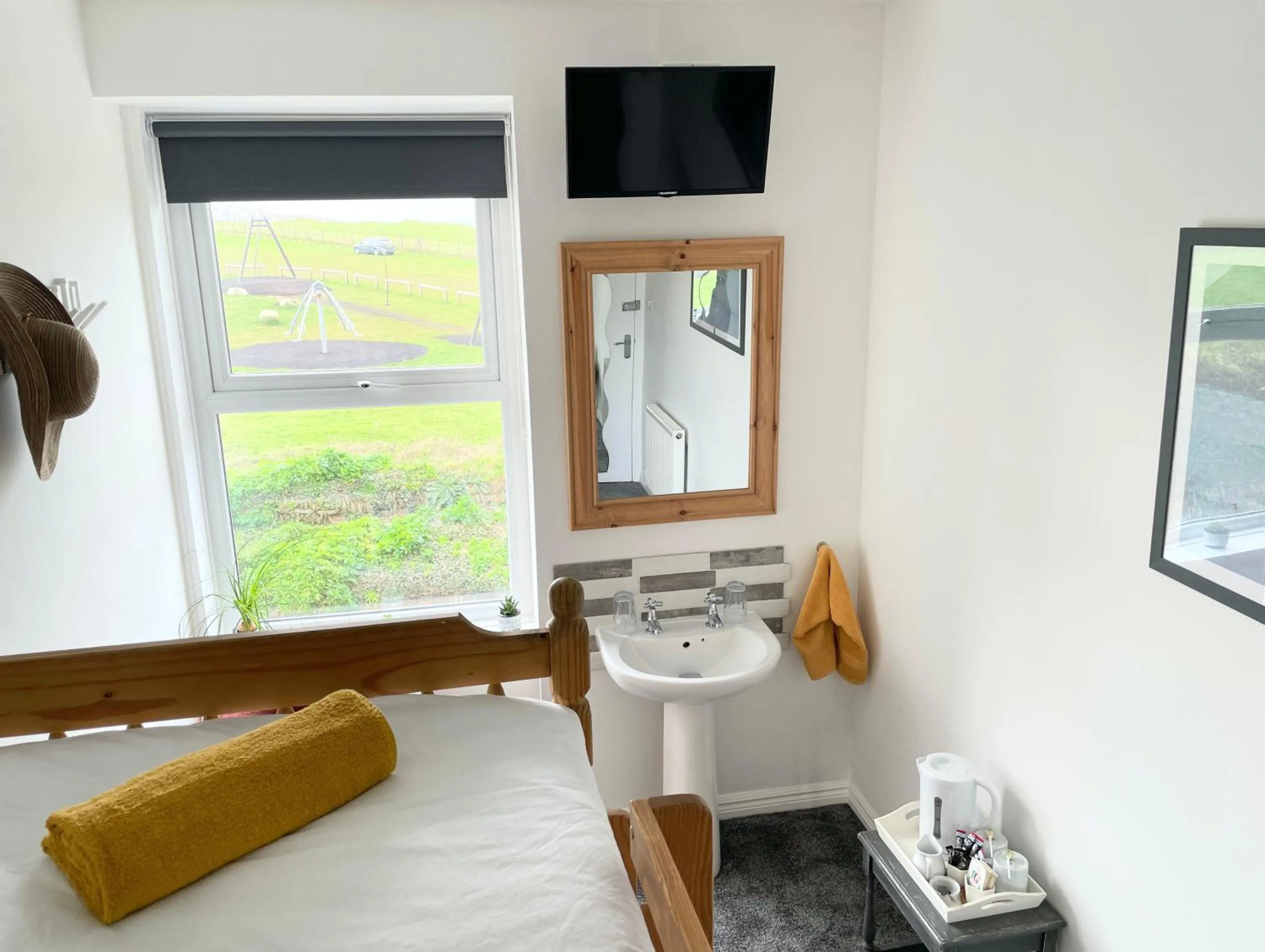 View (from property/room), Bed in Breakers Guest House