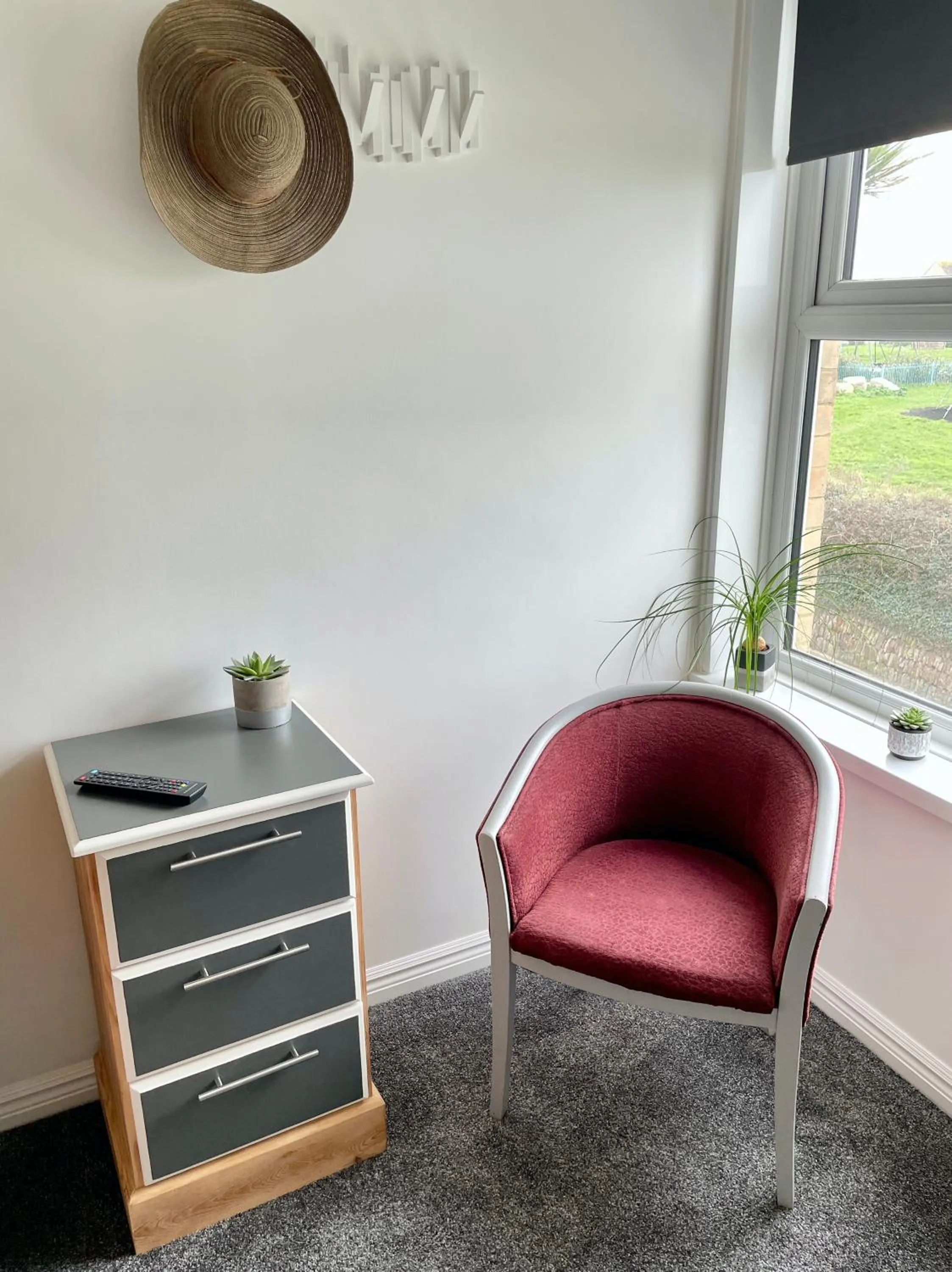 Bedroom in Breakers Guest House