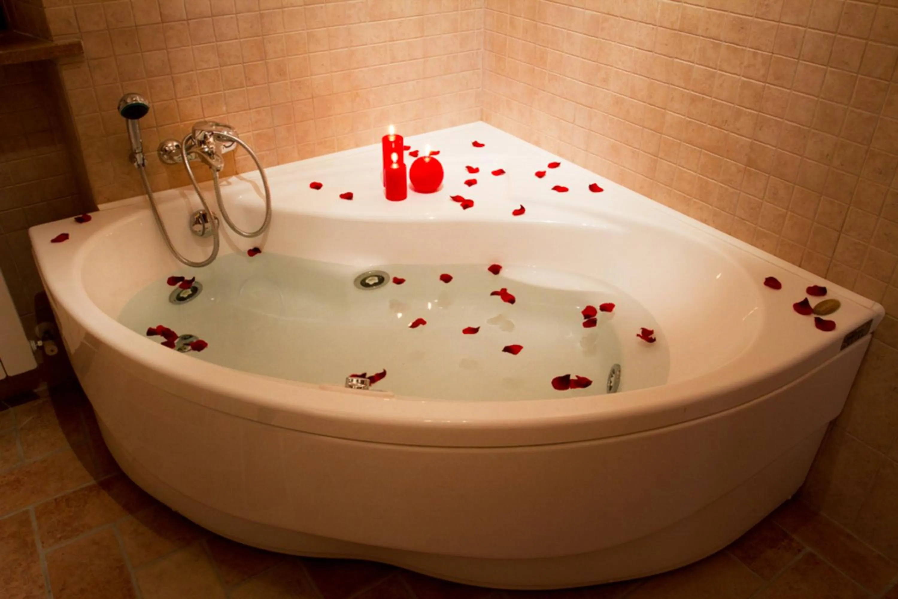 Hot Tub in Villa Degli Ulivi