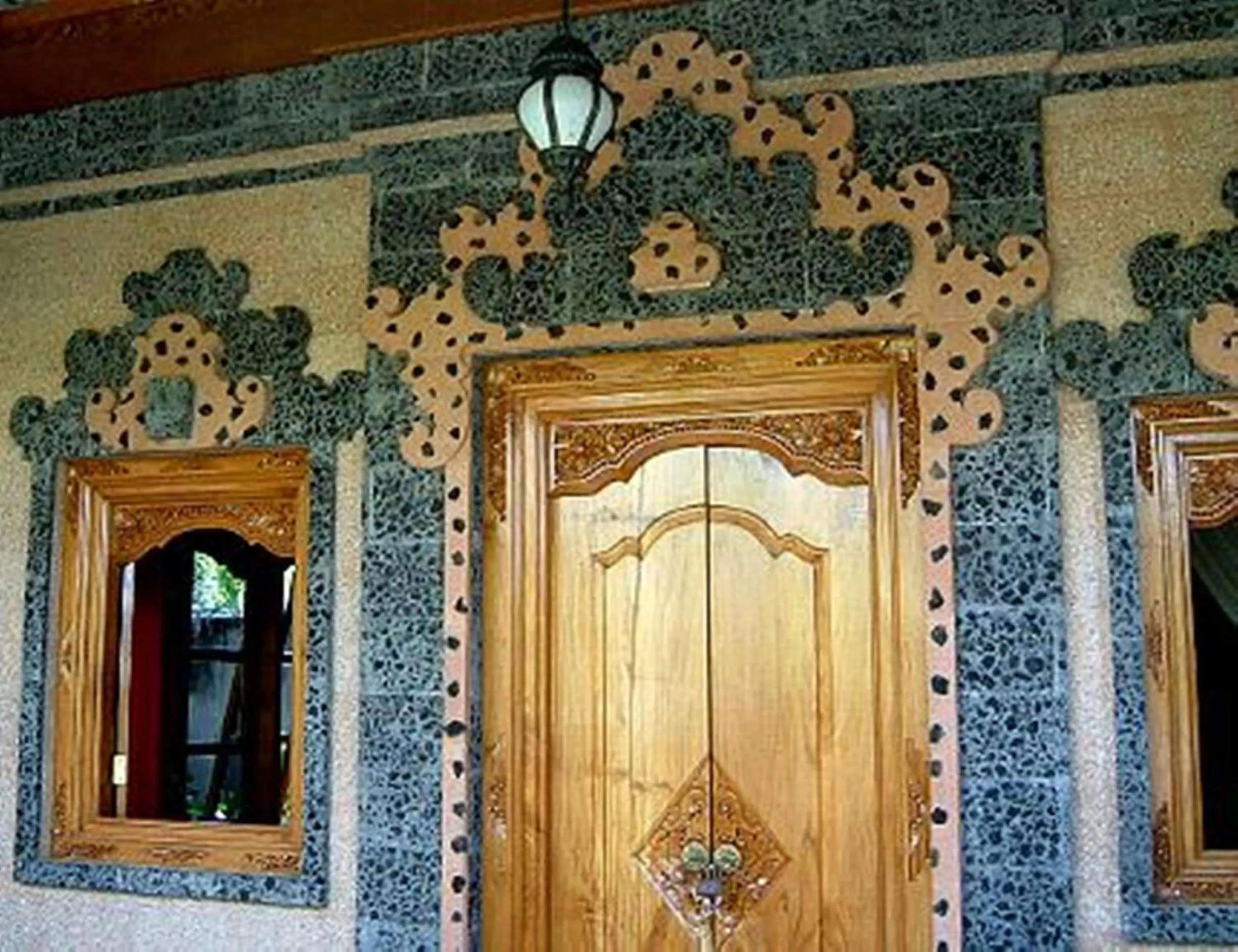 Property building in Sawah Lovina