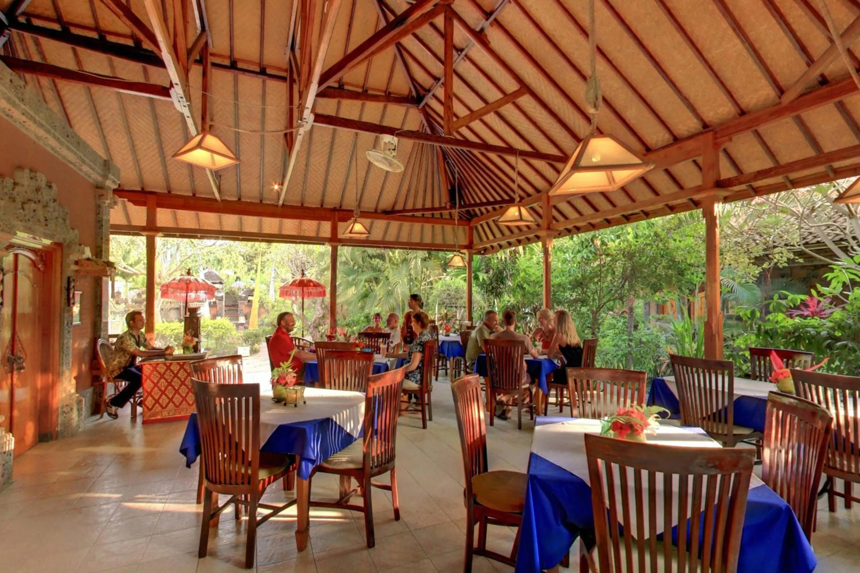 Restaurant/places to eat in Sawah Lovina