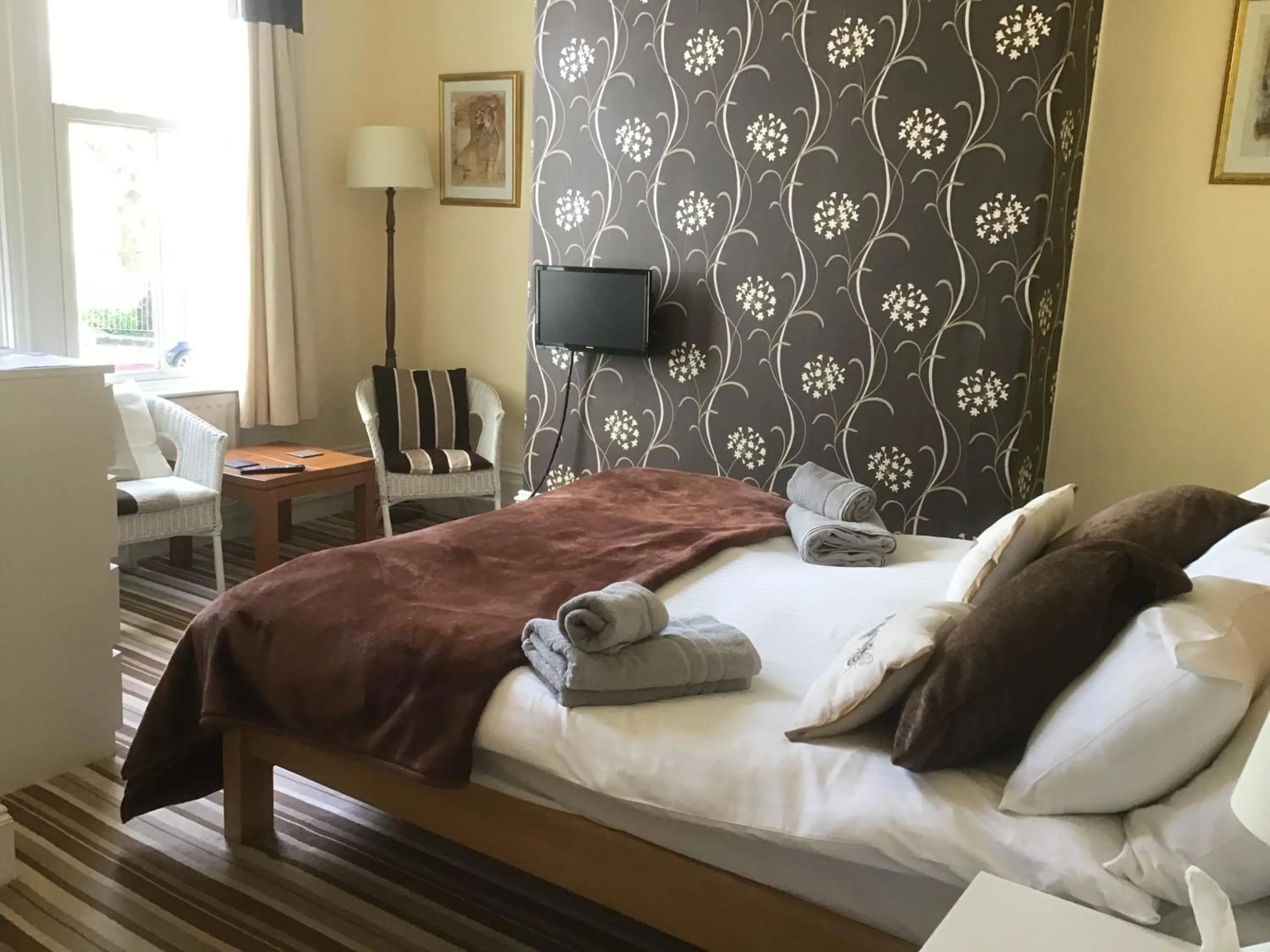 Bedroom, Bed in Torwood House