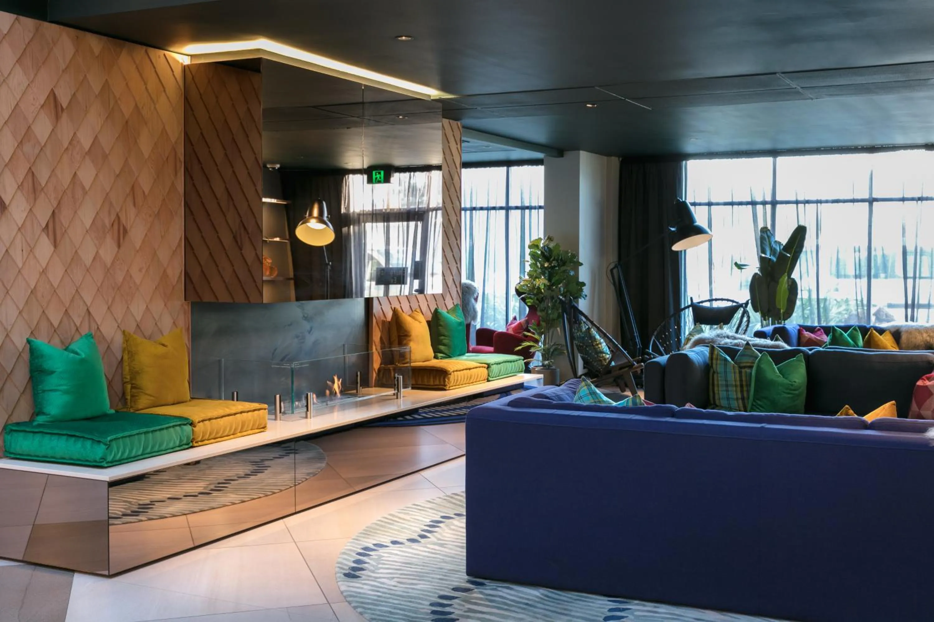 Communal lounge/ TV room in Naumi Hotel Auckland Airport