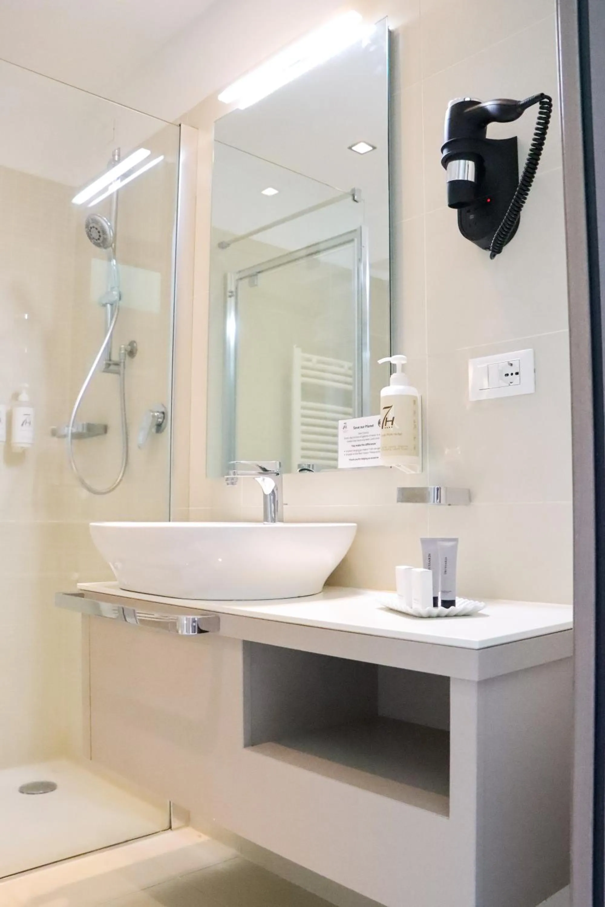 Shower in Seven Park Hotel Lake Como - Adults Only