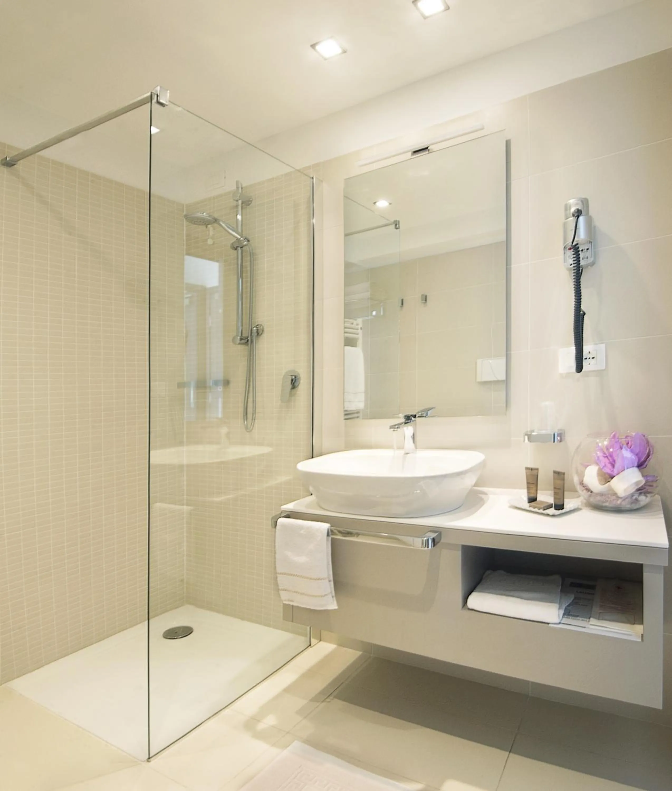 Shower in Seven Park Hotel Lake Como - Adults Only