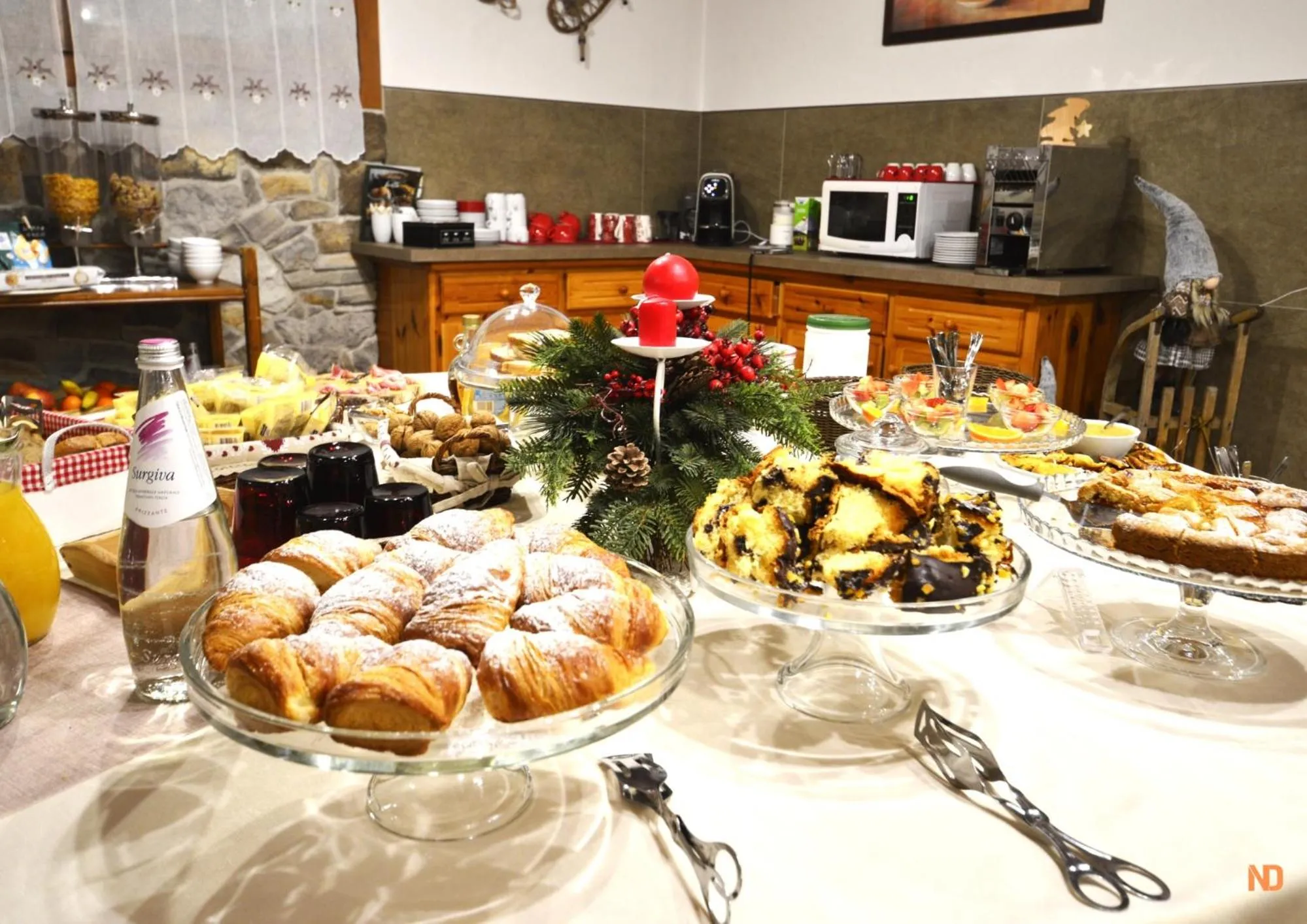 Breakfast in Villa Lucin