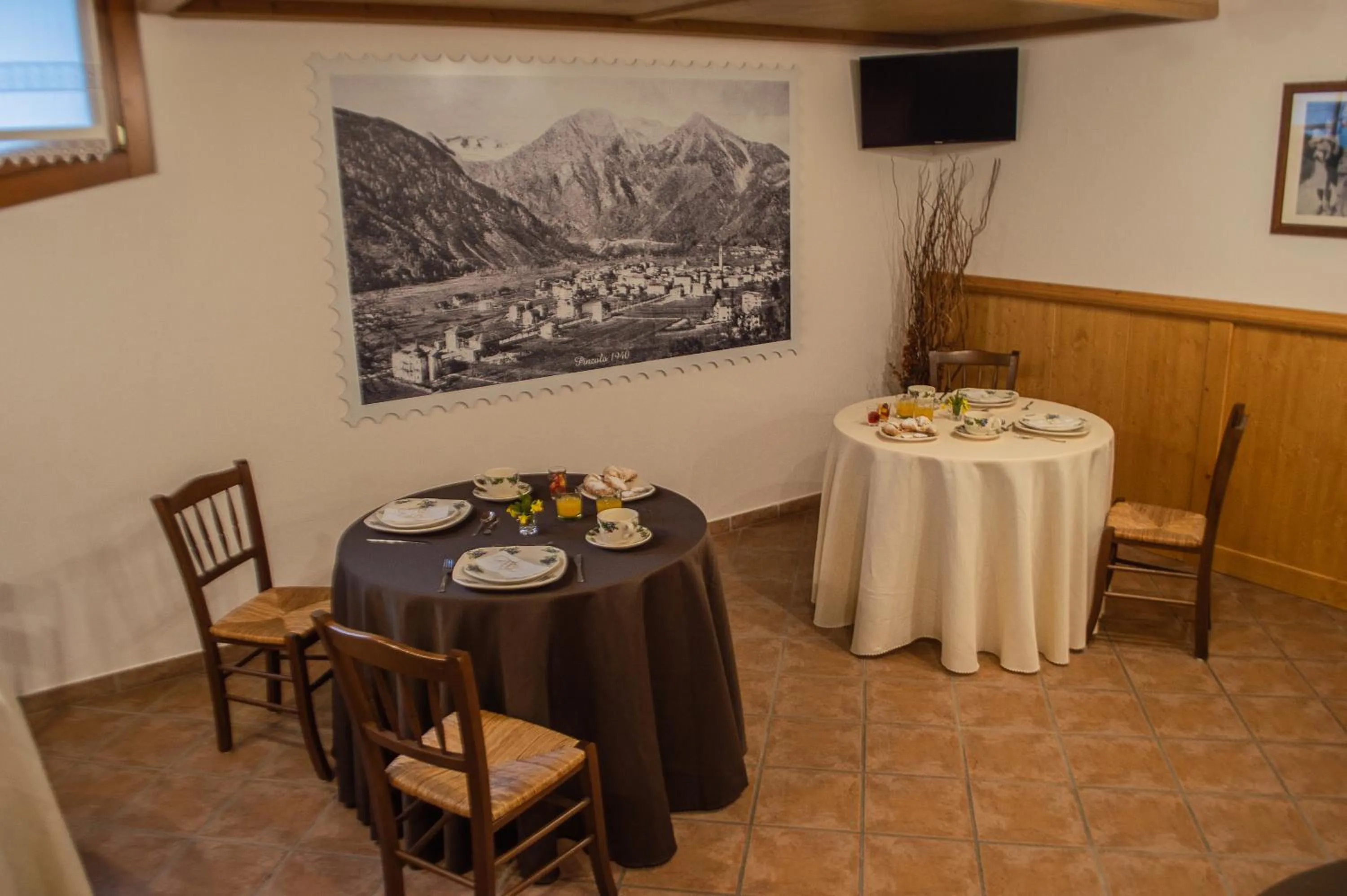 Breakfast in Villa Lucin