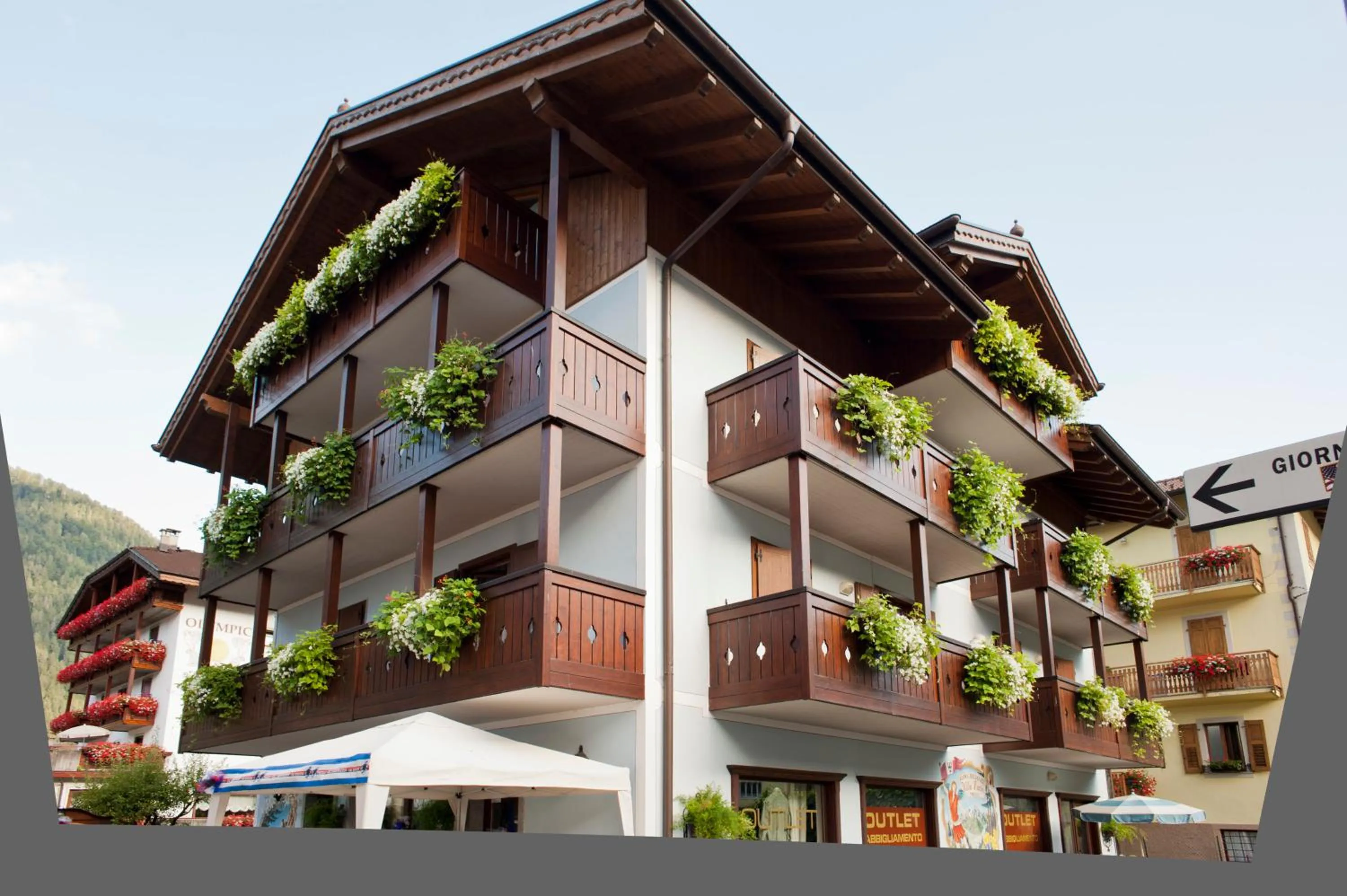 Property building in Villa Lucin