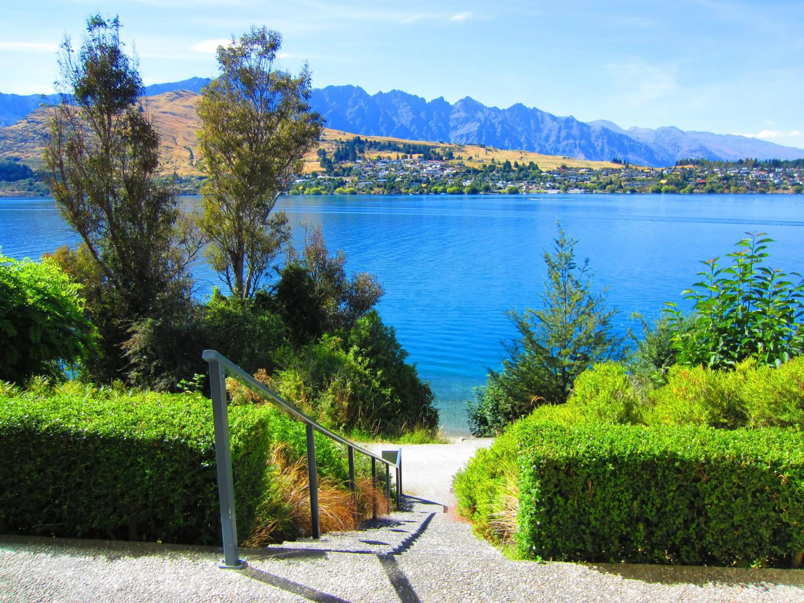 Garden view in Villa Del Lago