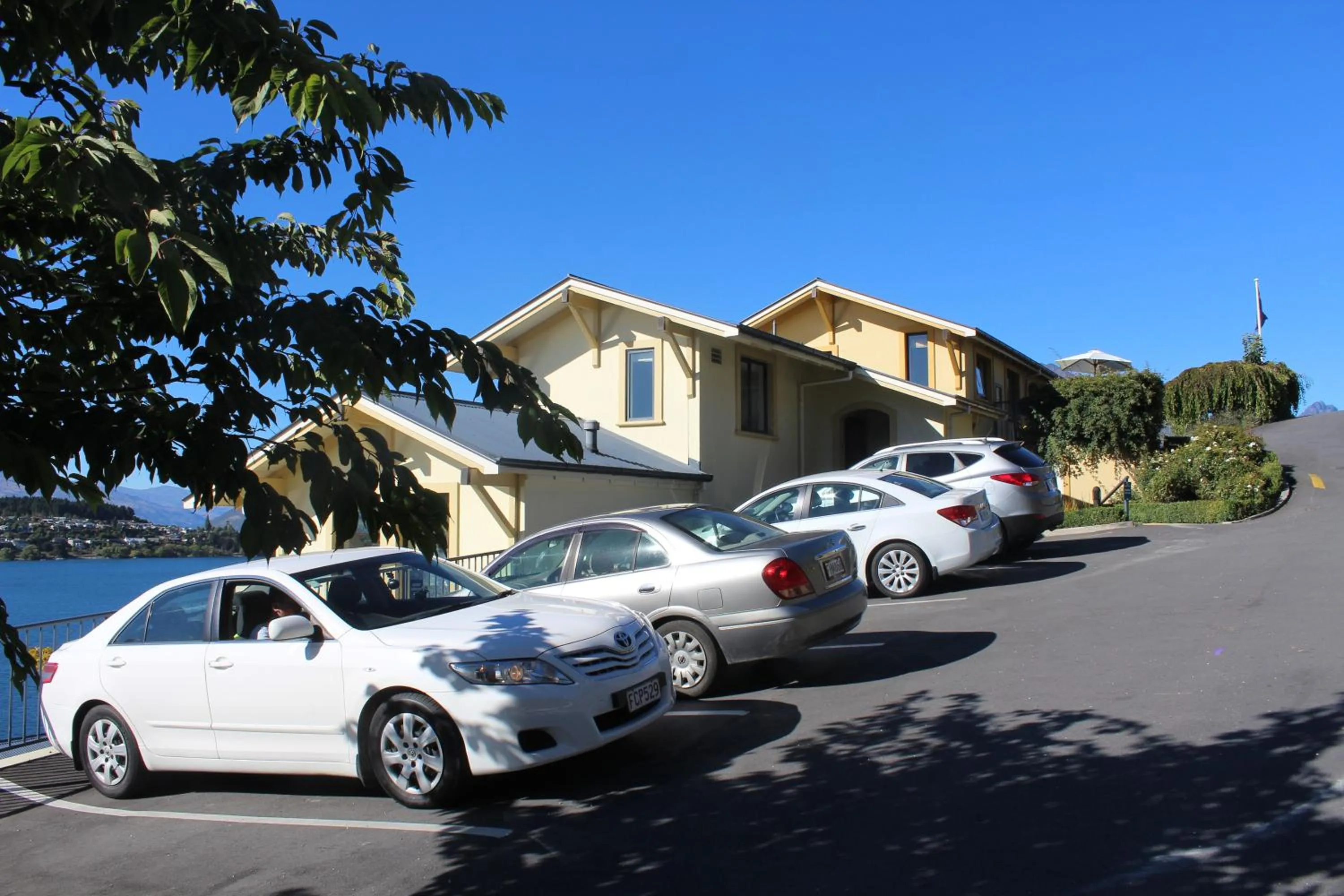 Facade/entrance in Villa Del Lago