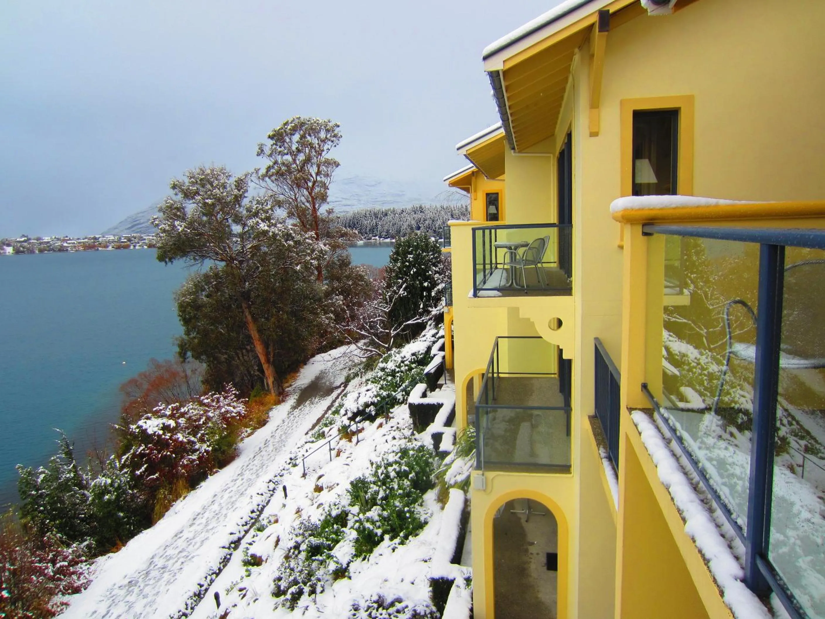 Facade/entrance in Villa Del Lago