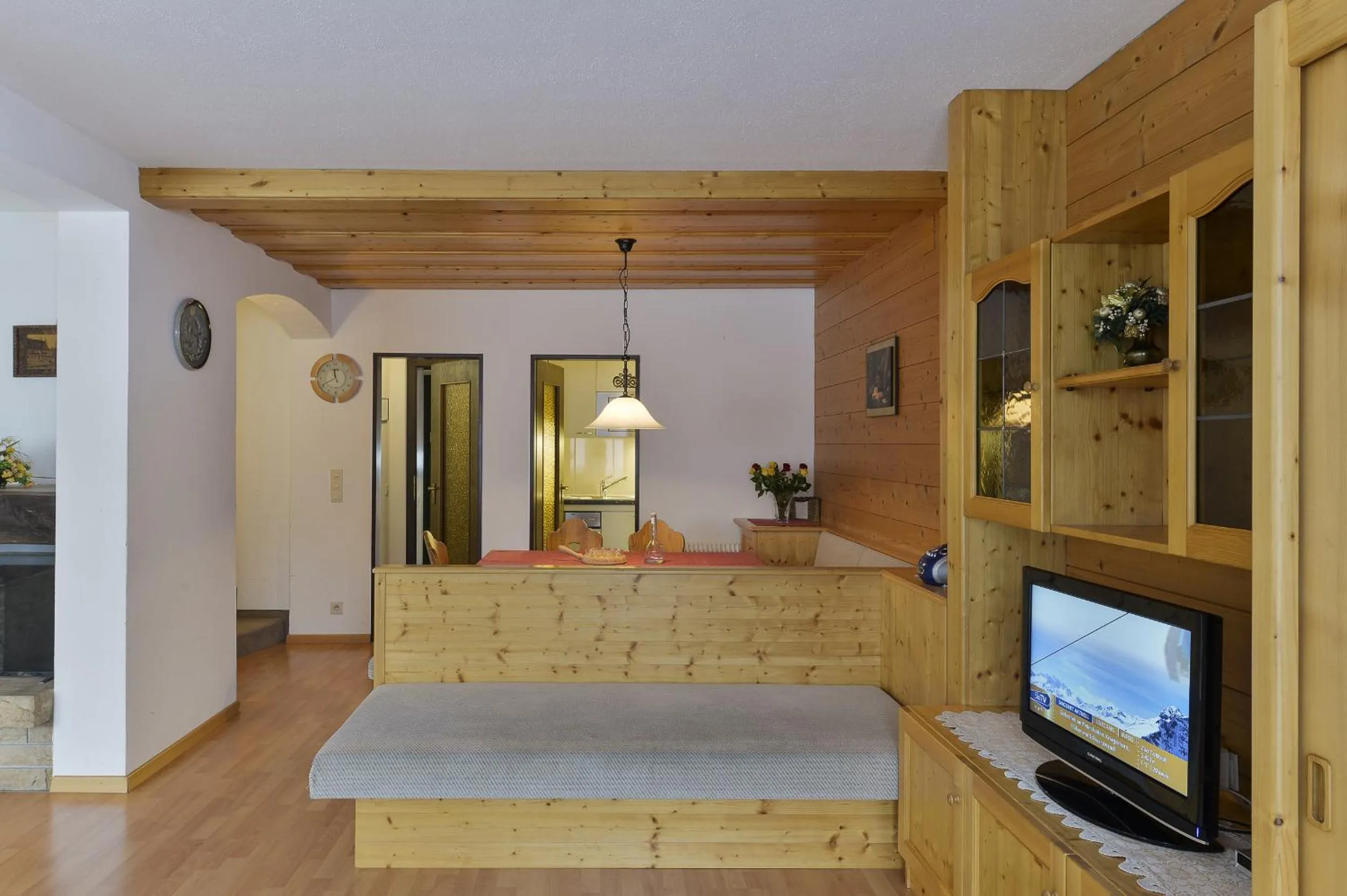 TV and multimedia, Bed in Hotel Bergheim