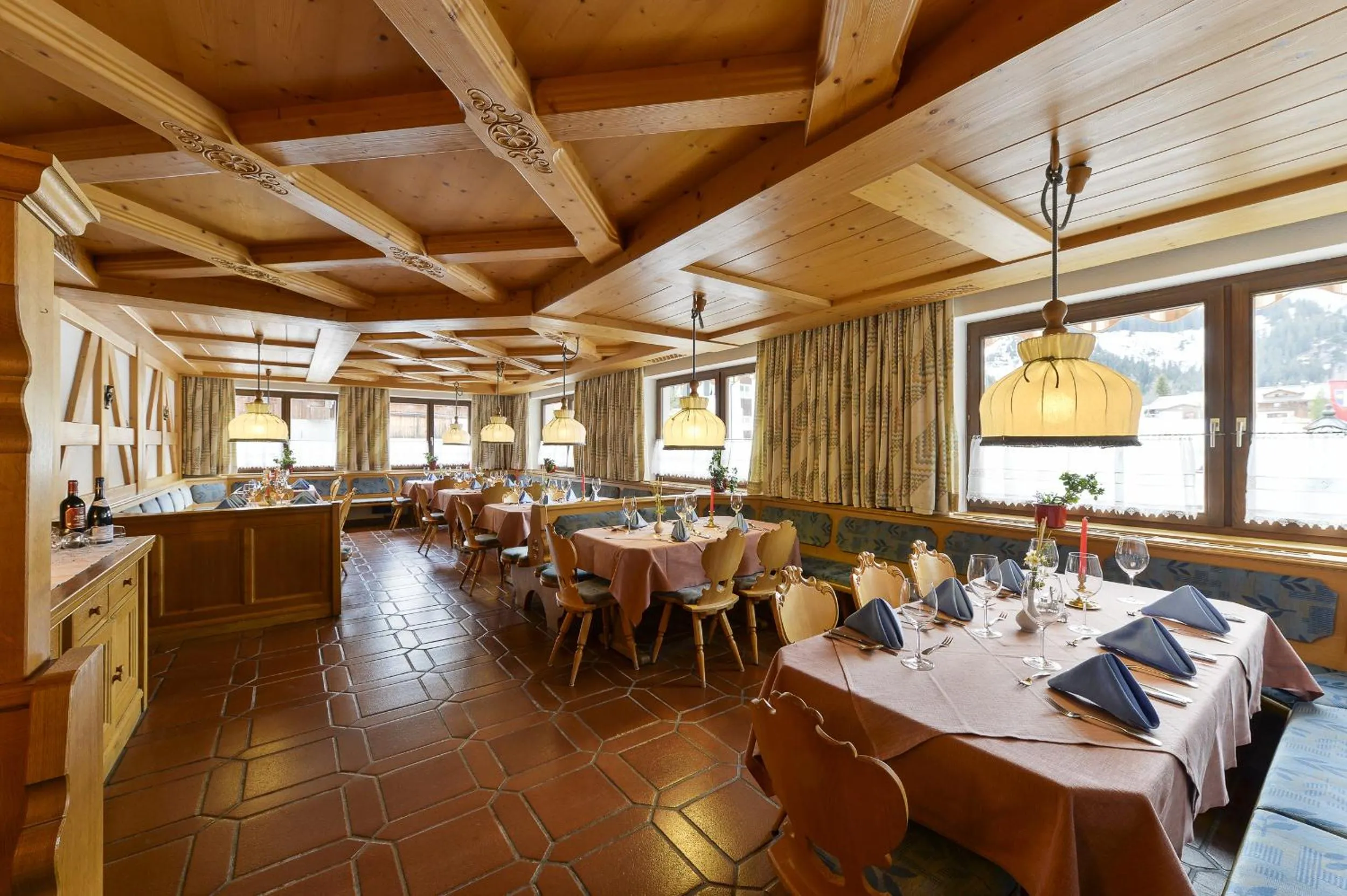 Restaurant/places to eat in Hotel Bergheim