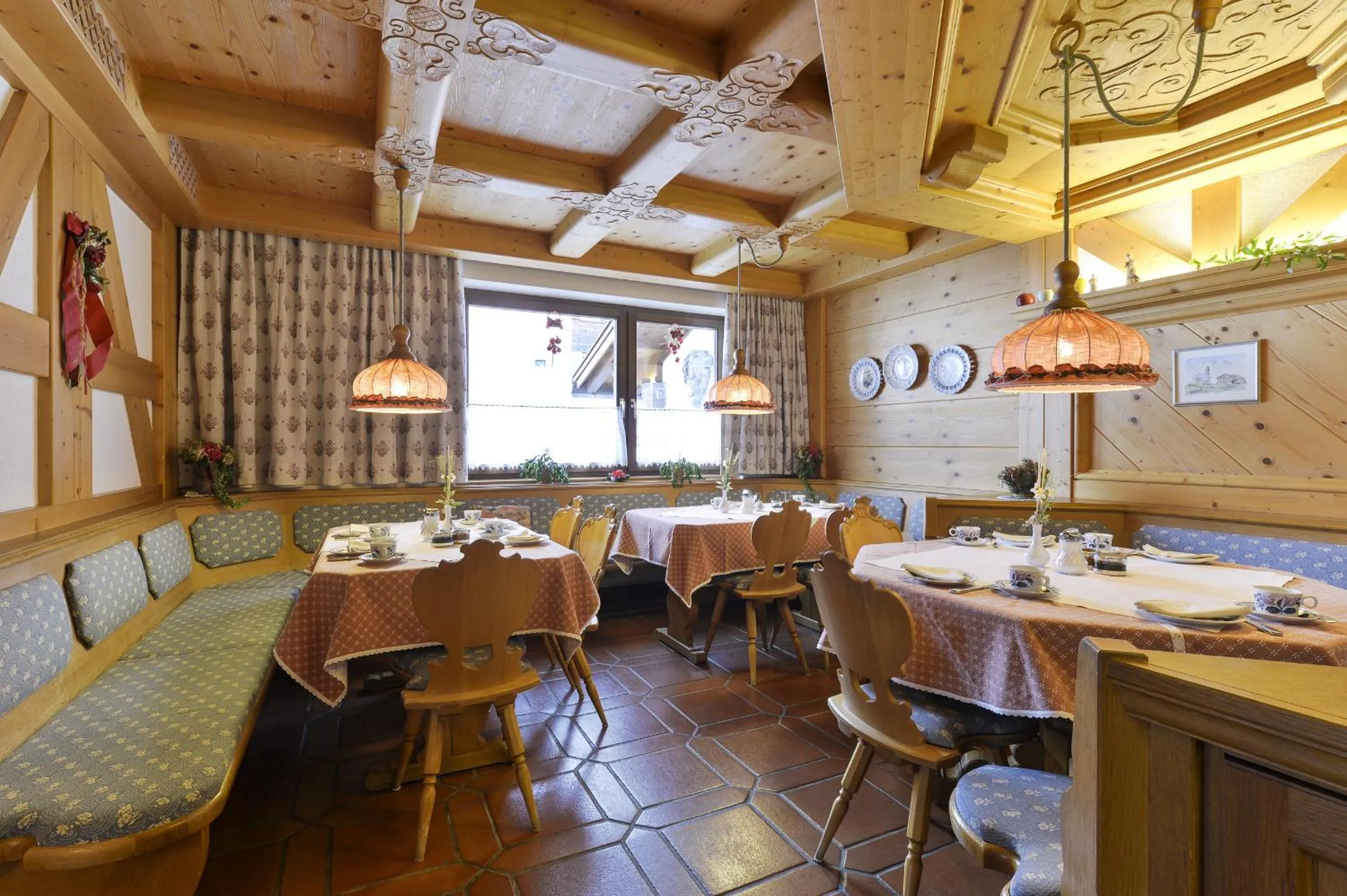 Restaurant/places to eat in Hotel Bergheim