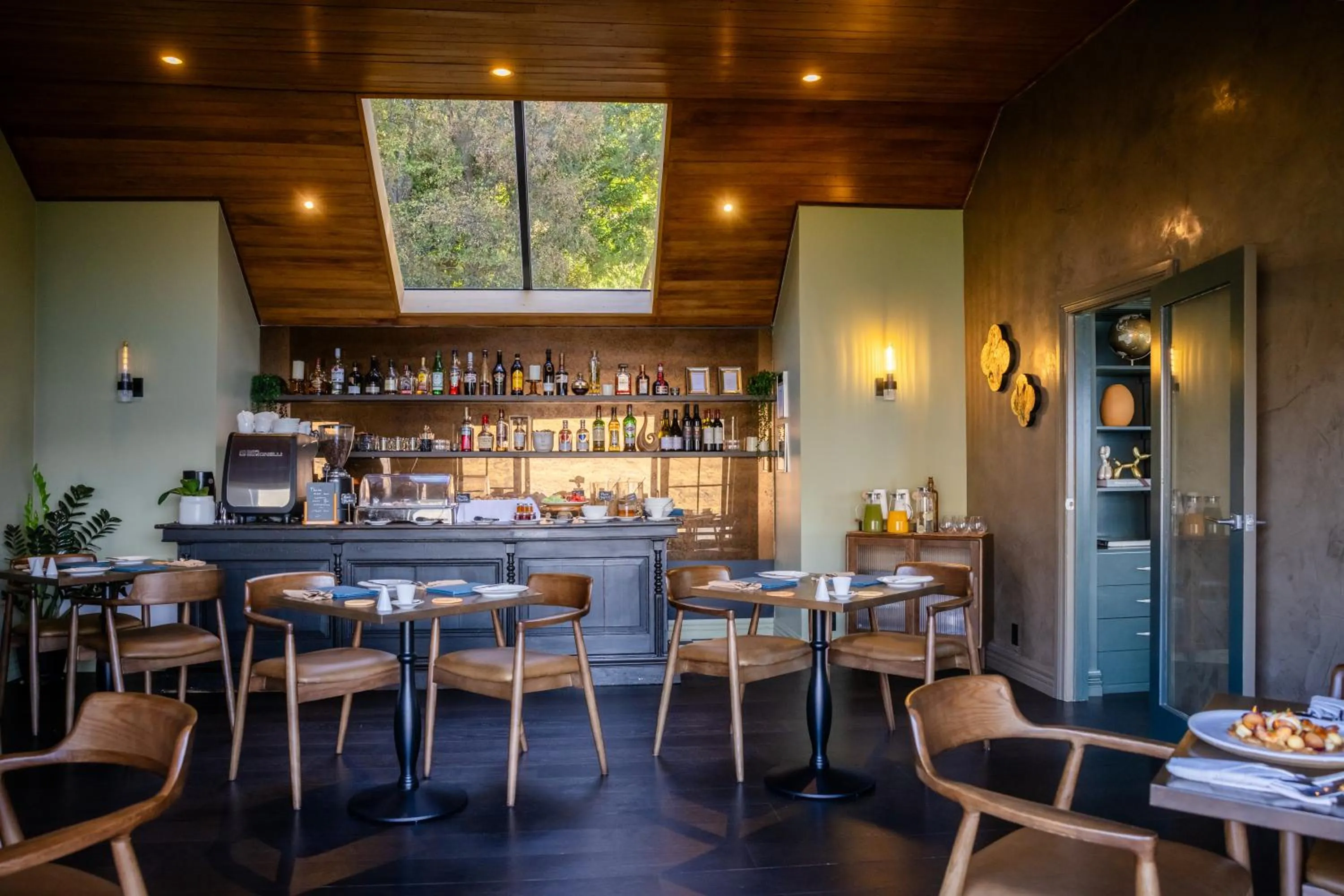 Lounge or bar in Azur Lodge