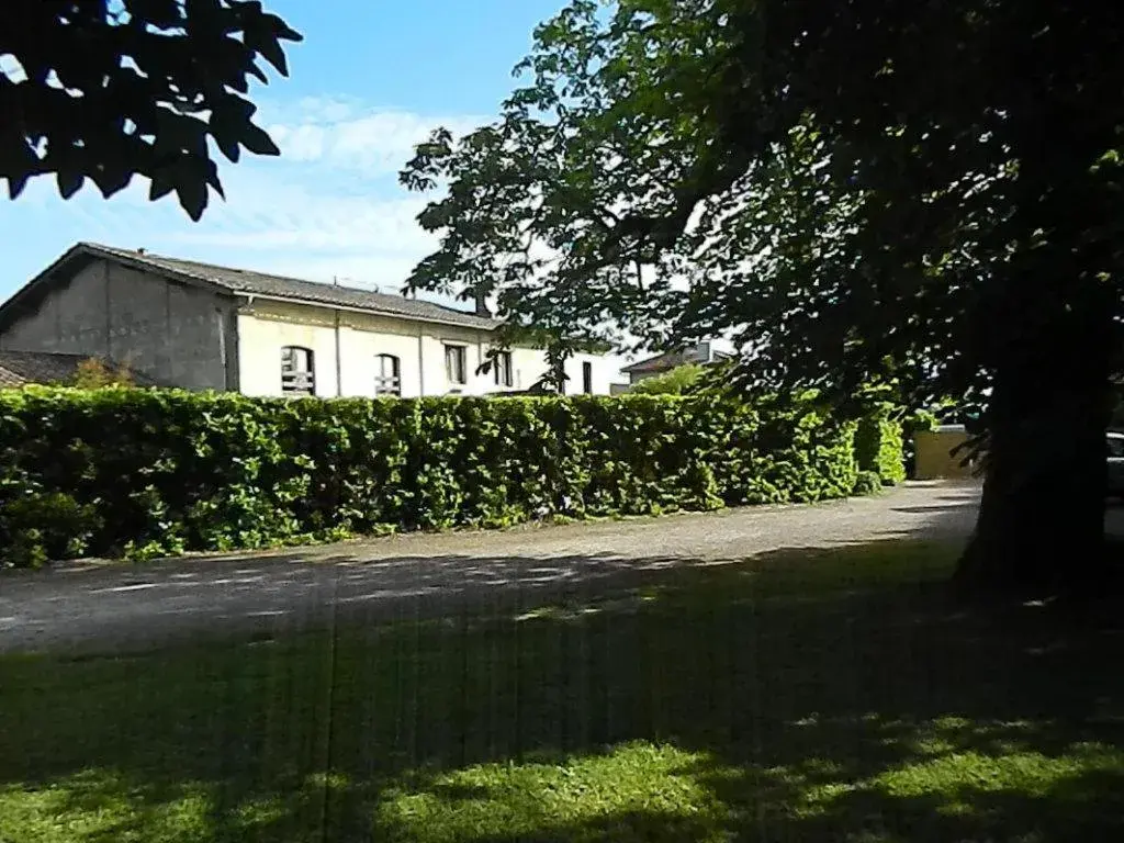Single Room with Bath in L'Etape Single Room with Bath in L'Etape