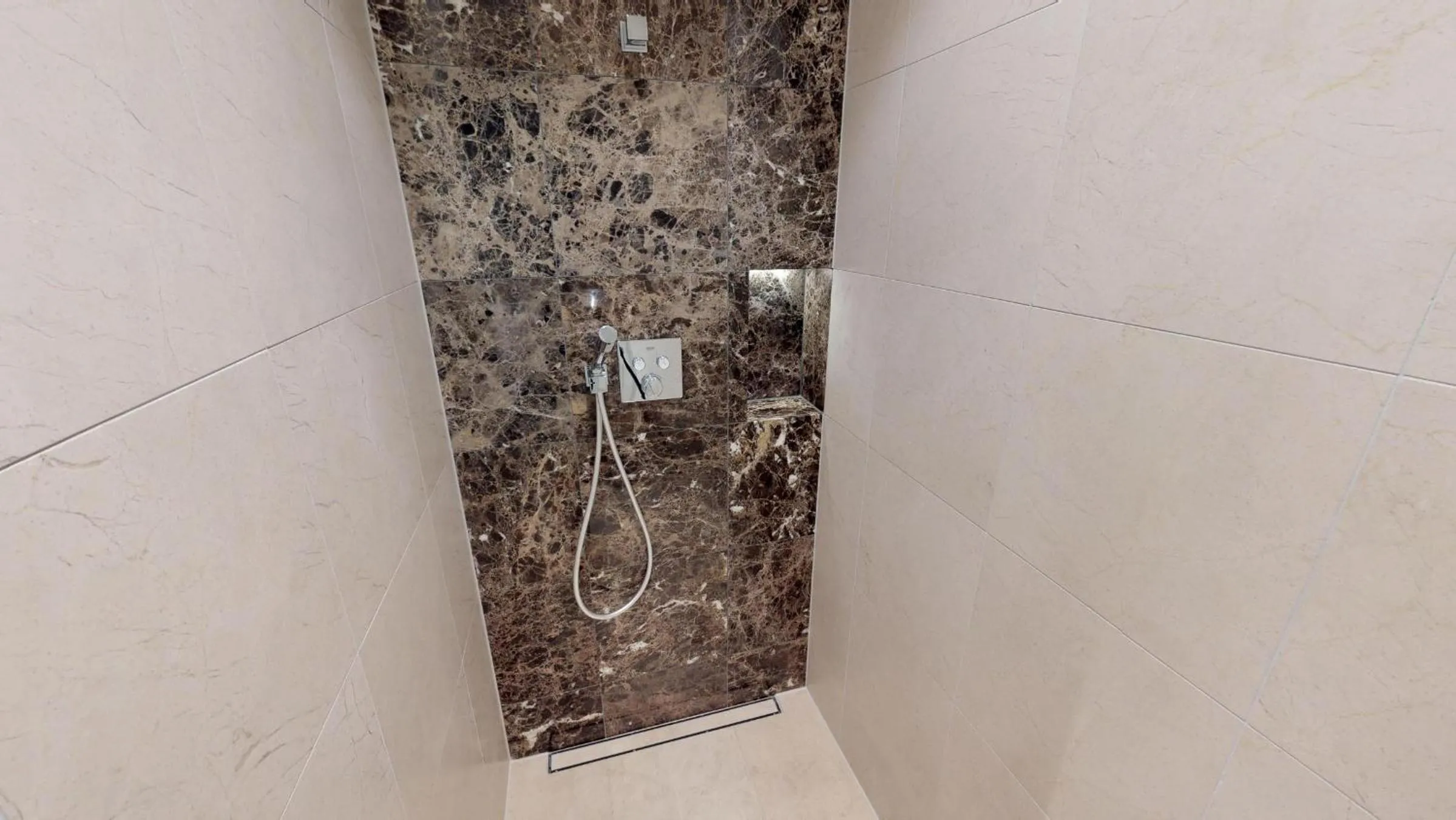 Bathroom in White Pearl Apartment 1.10
