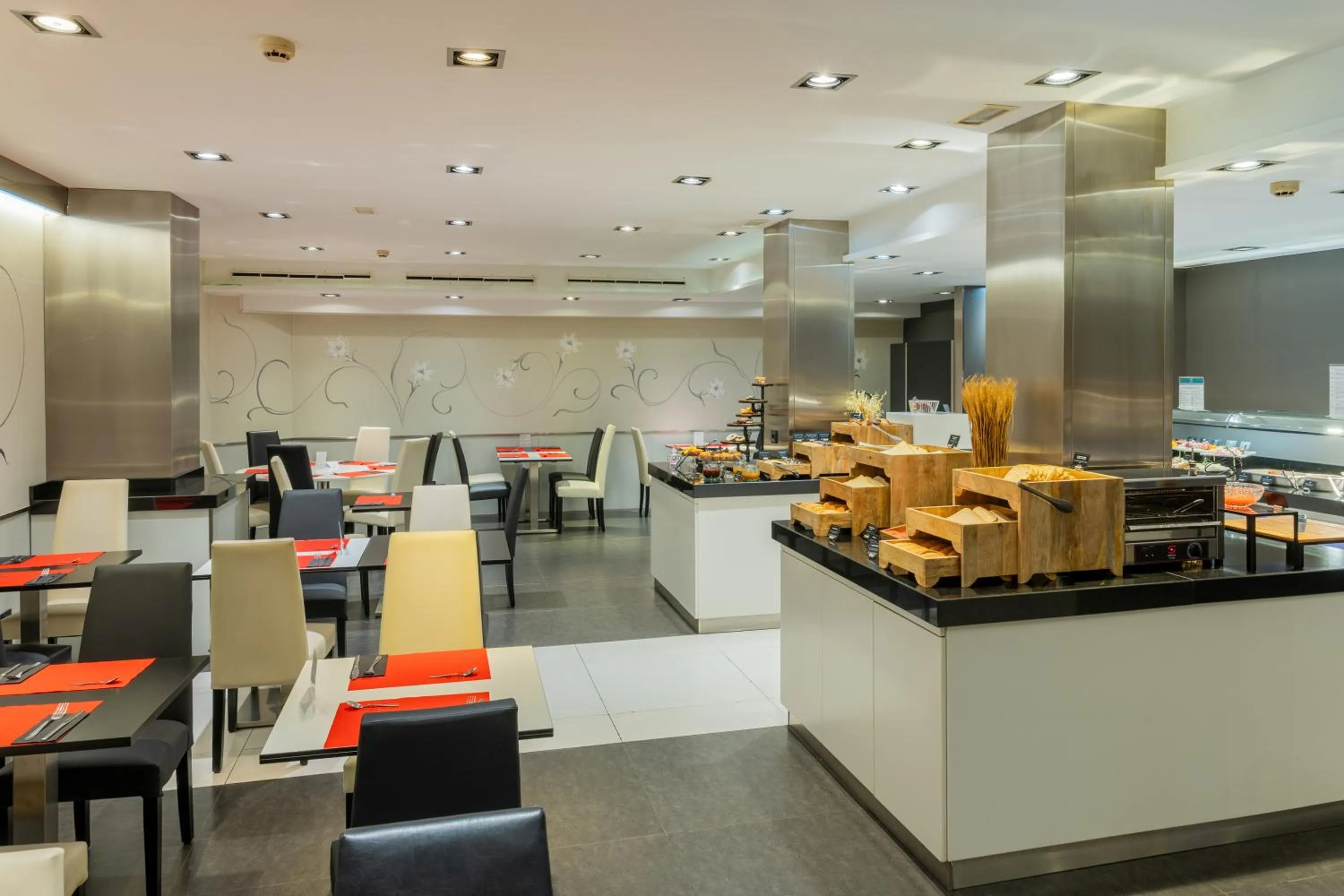 Buffet breakfast in Hotel Ciutadella Barcelona