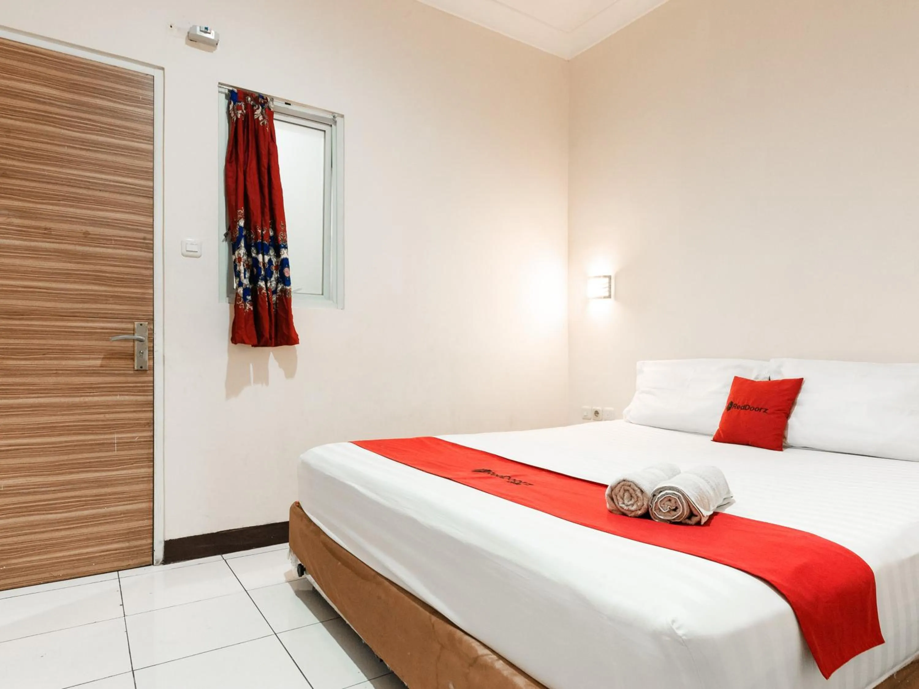 Bedroom, Bed in RedDoorz @ Pandu Raya Bogor