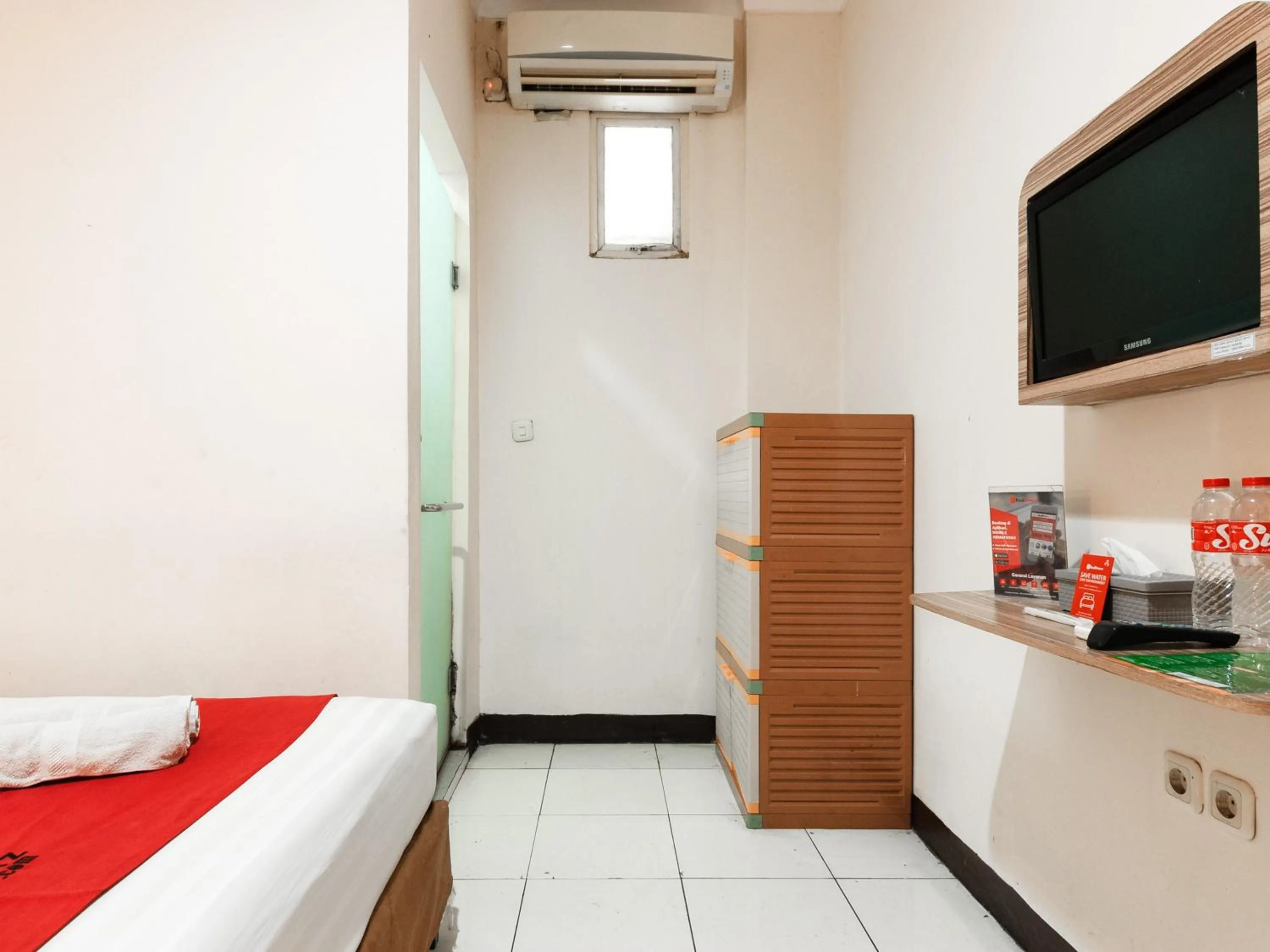 Bedroom, Bed in RedDoorz @ Pandu Raya Bogor