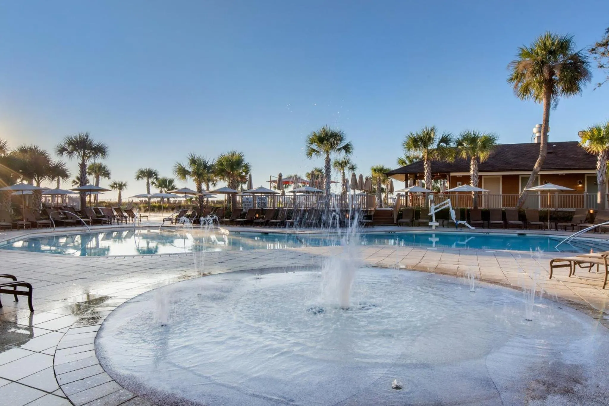 Swimming pool in Omni Hilton Head Oceanfront Resort