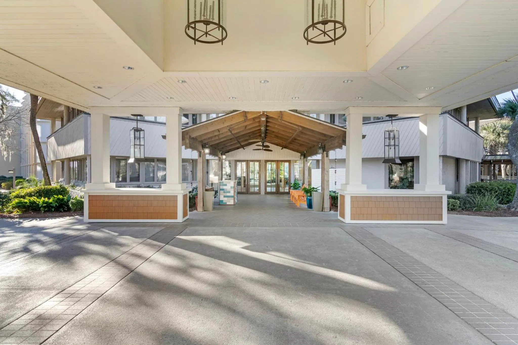 Facade/entrance in Omni Hilton Head Oceanfront Resort